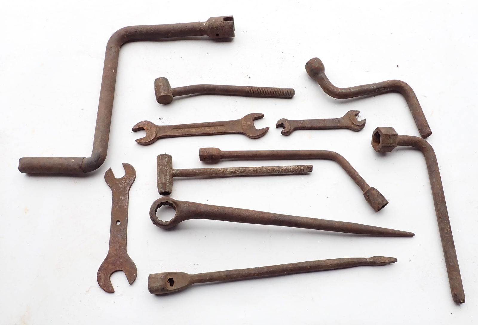 Antique / Vintage Wrenches & Tractor Crank (1 of 4)