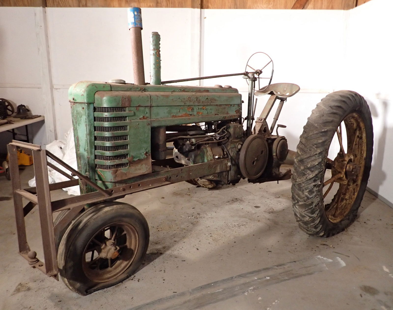 John Deere Model B Farm Tractor (1 of 14)