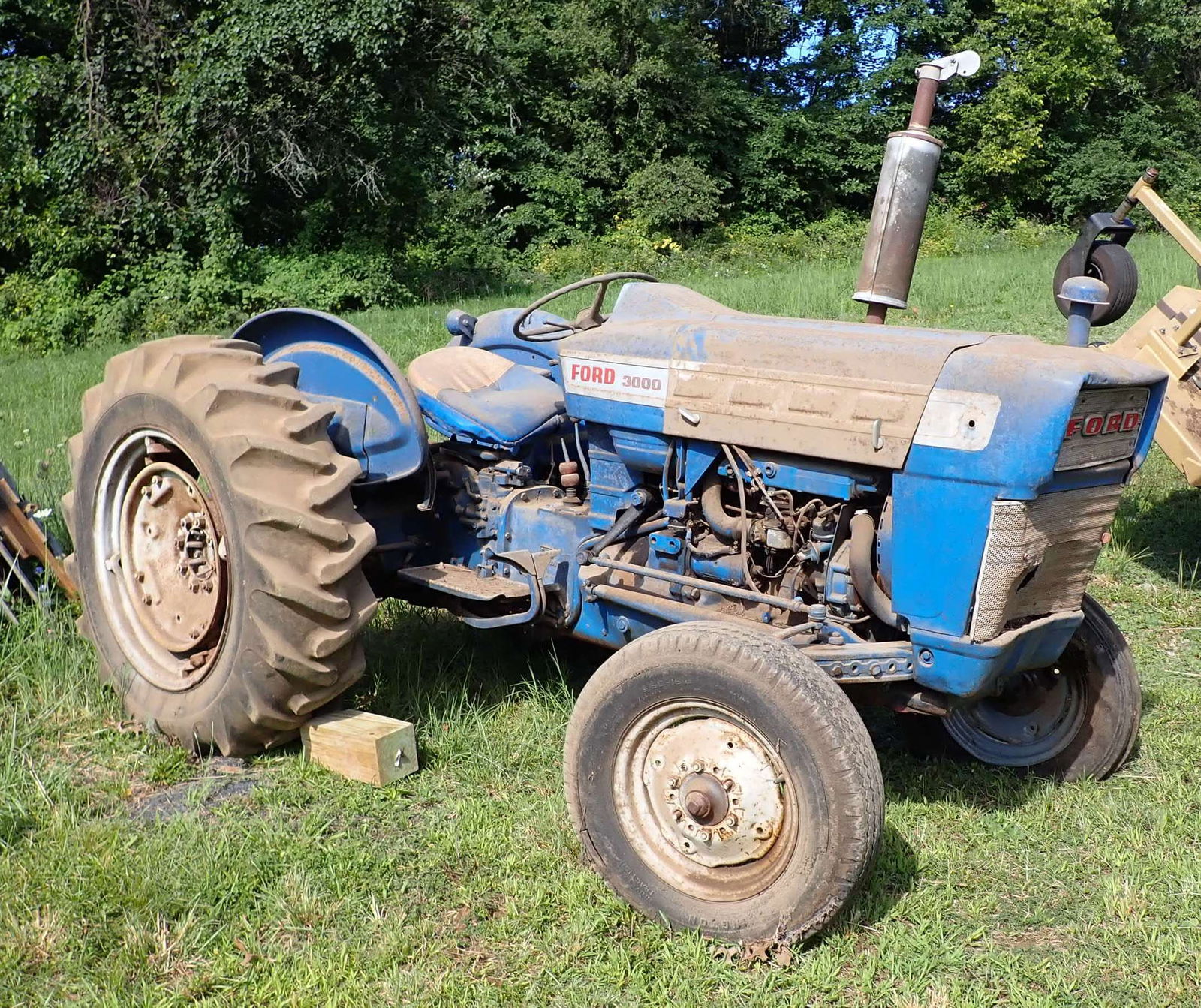 Ford 3000 Tractor: No shipping ! Bring proper help and equipment to load ! Pick up must be scheduled.