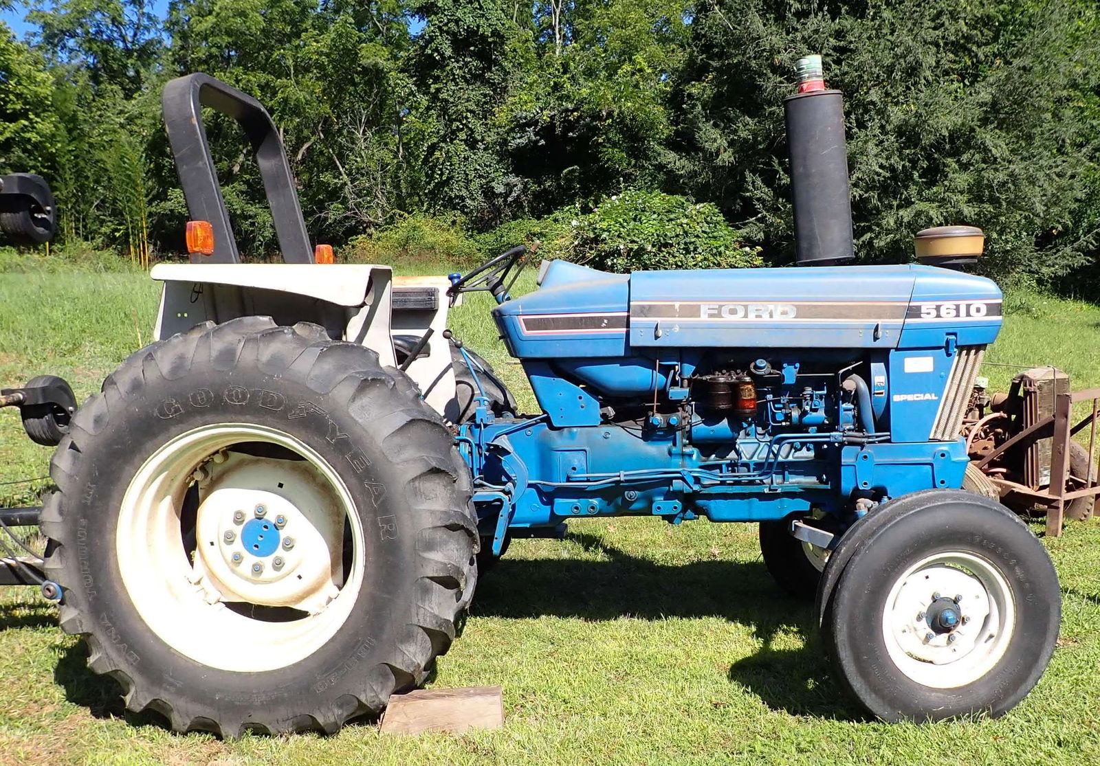 Ford 5610 Diesel Farm Tractor (1 of 17)