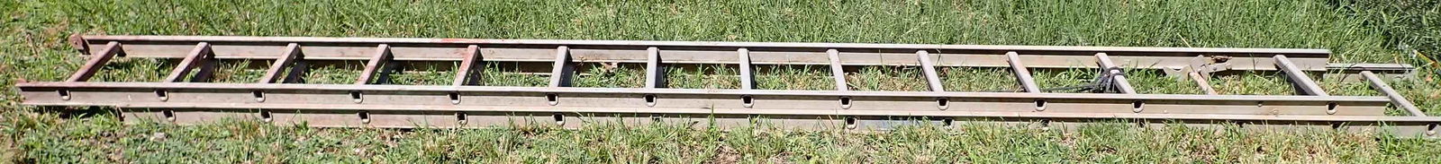 24' Aluminum Extension Ladder (1 of 2)