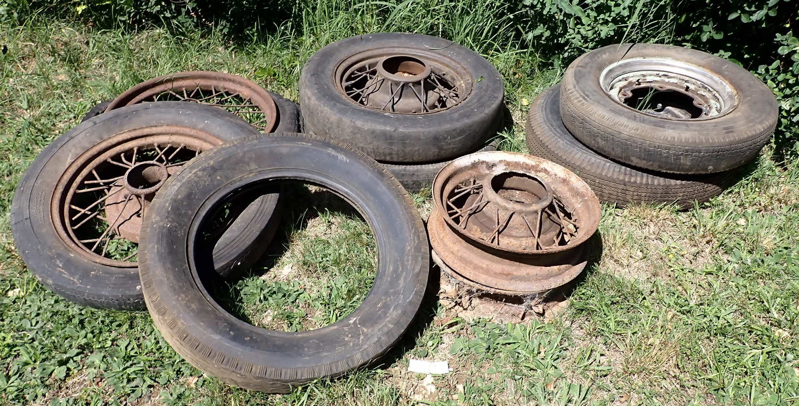 Antique Ford Car Rims: No shipping ! Must take all