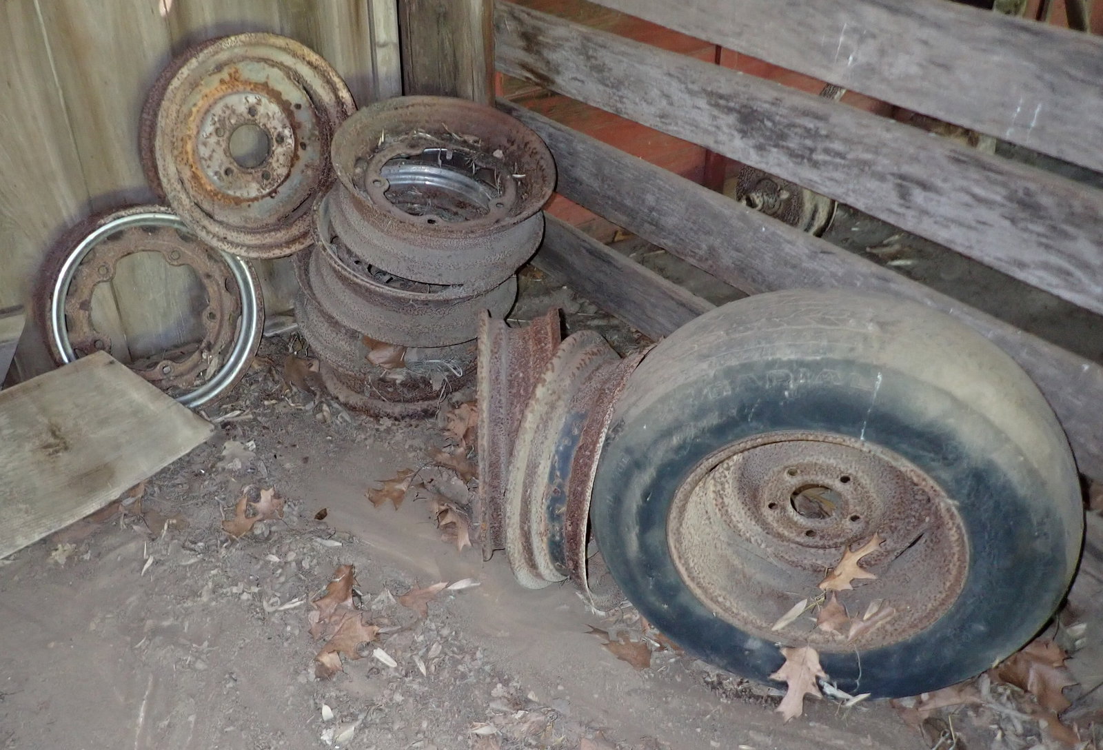 Car Rims & Aluminum Cable: Also includes a couple feet of fence. You will need a 4x4 to remove. NO SHIPPING