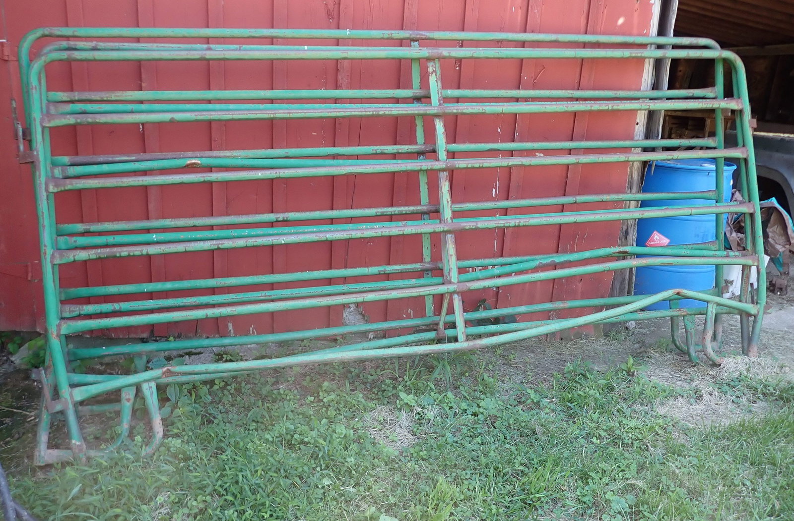 3 No Sag Gates: Approx 10' long. You will need a 4x4 to remove. Take what you want and leave the rest. NO SHIPPING !