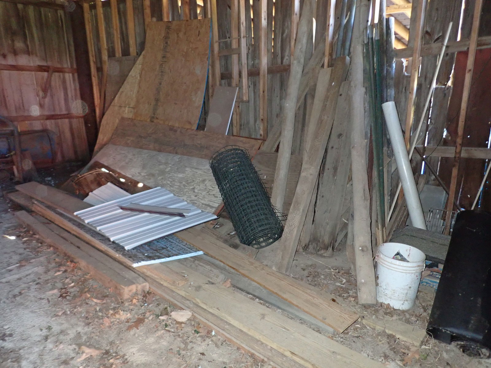 Partial Barn Contents Lumber Scrap Iron Misc (1 of 15)