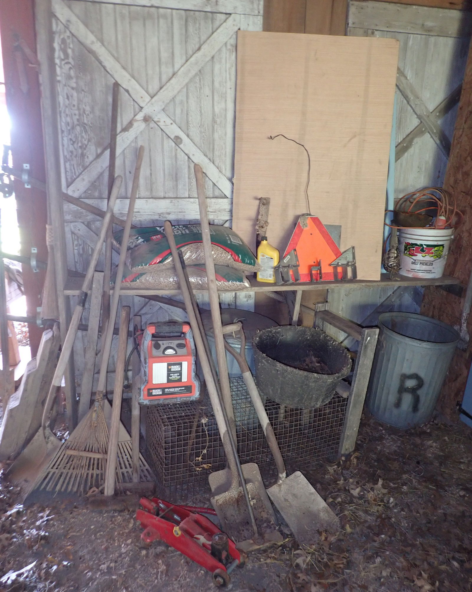 Garden Tools Pelletized Bedding & Misc (1 of 7)