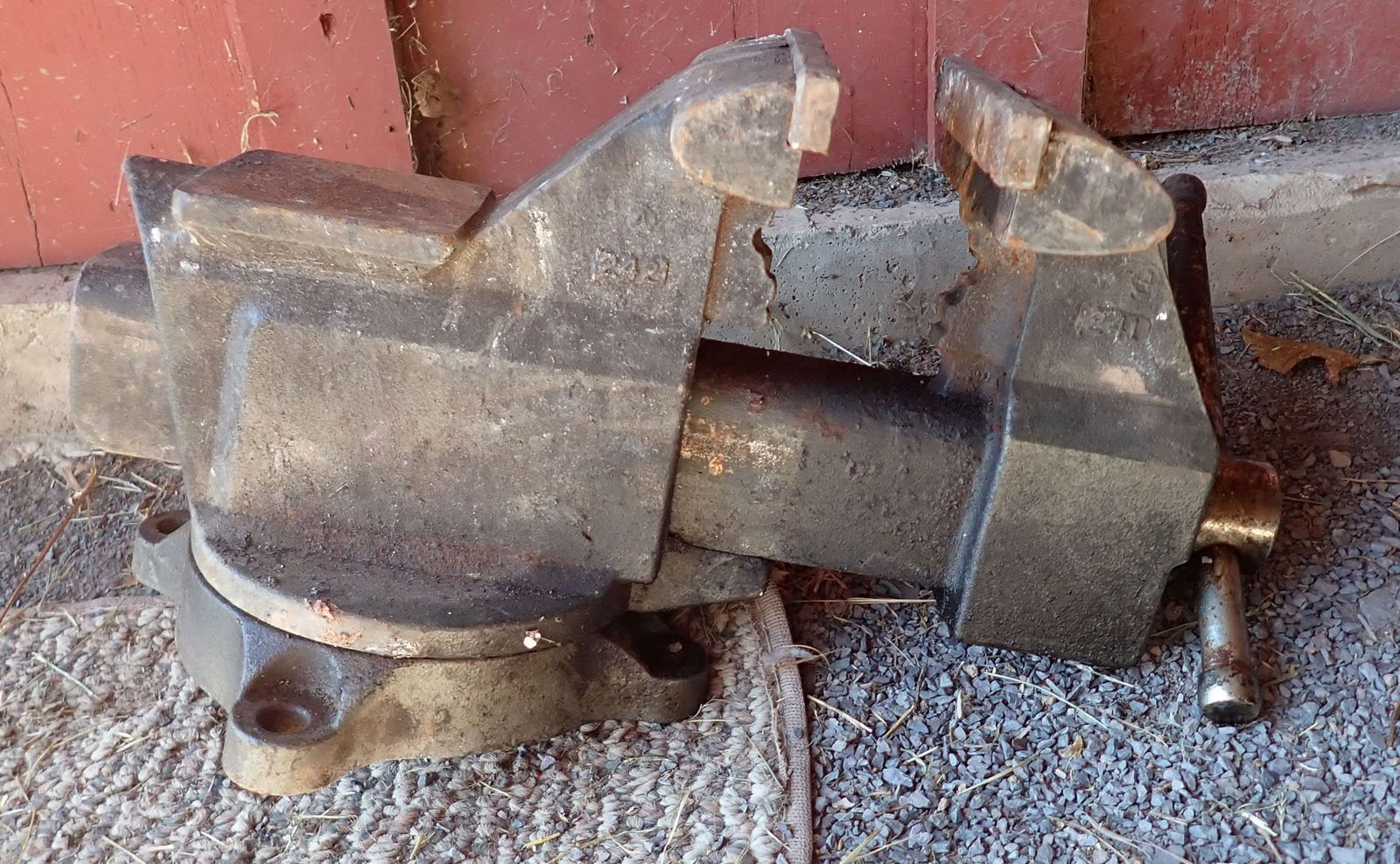 Craftsman 5 1/4 Swivel Vise (1 of 4)