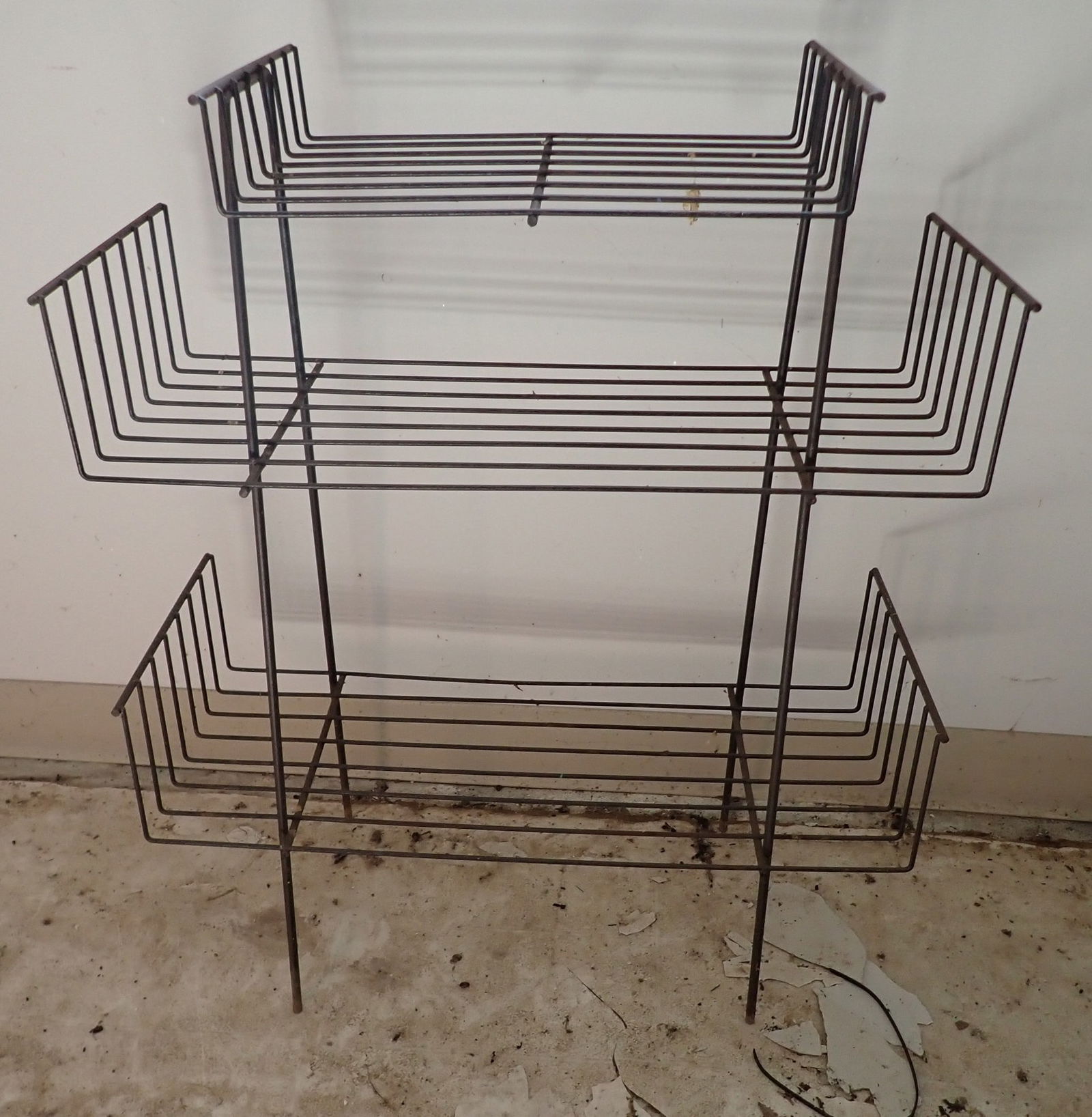 Vintage Wire Stand (1 of 2)