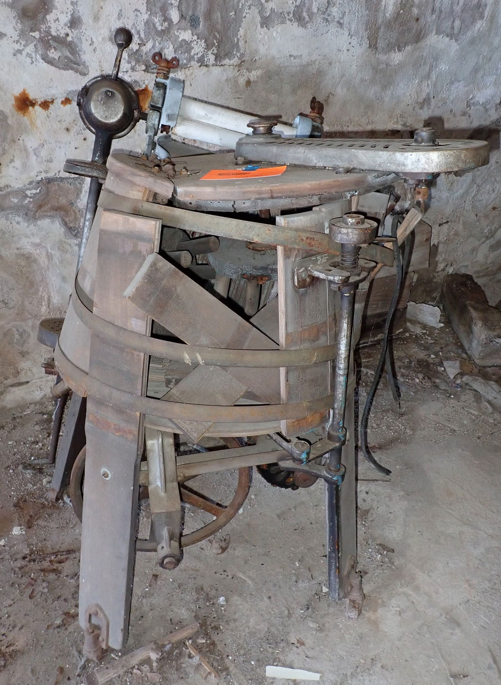 Antique Washing Machine (1 of 4)