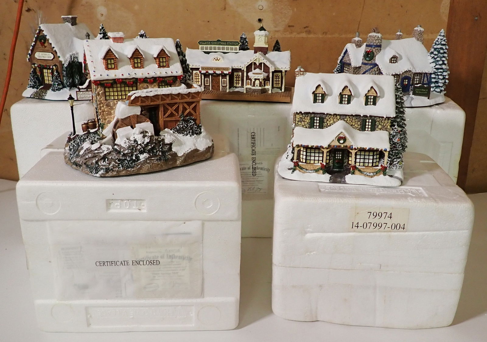 5 Thomas Kinkade Hawthorne Village Buildings (1 of 5)
