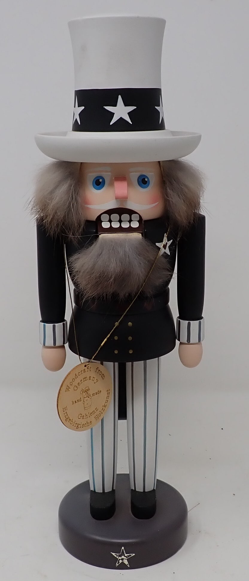 Holzkunst Erzgebirge German Nutcracker (1 of 2)