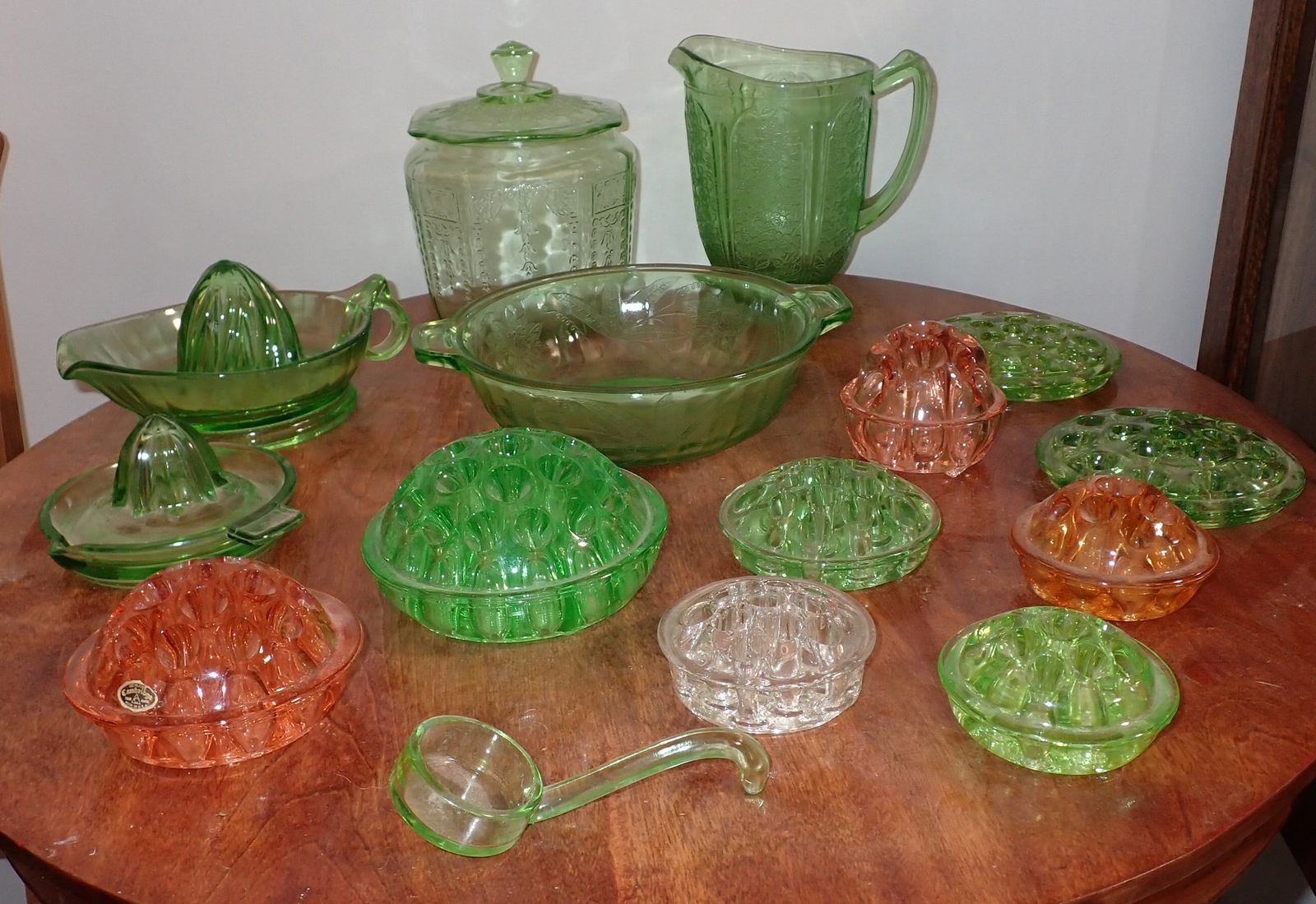 Depression Pitcher Flower Frogs Juicers & Misc Auction
