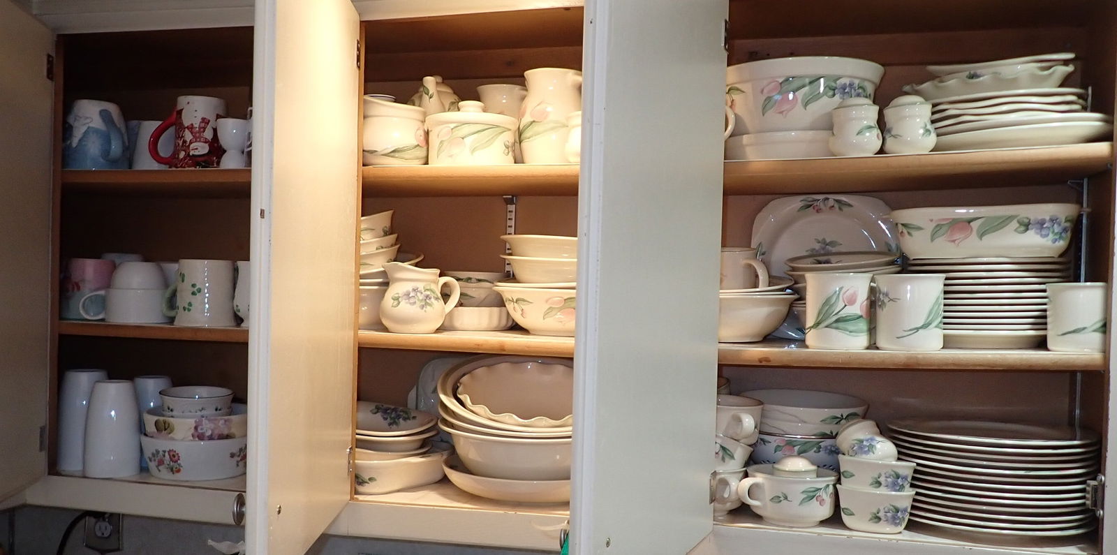 Pfaltzgraff & Misc Cabinet Contents (1 of 7)