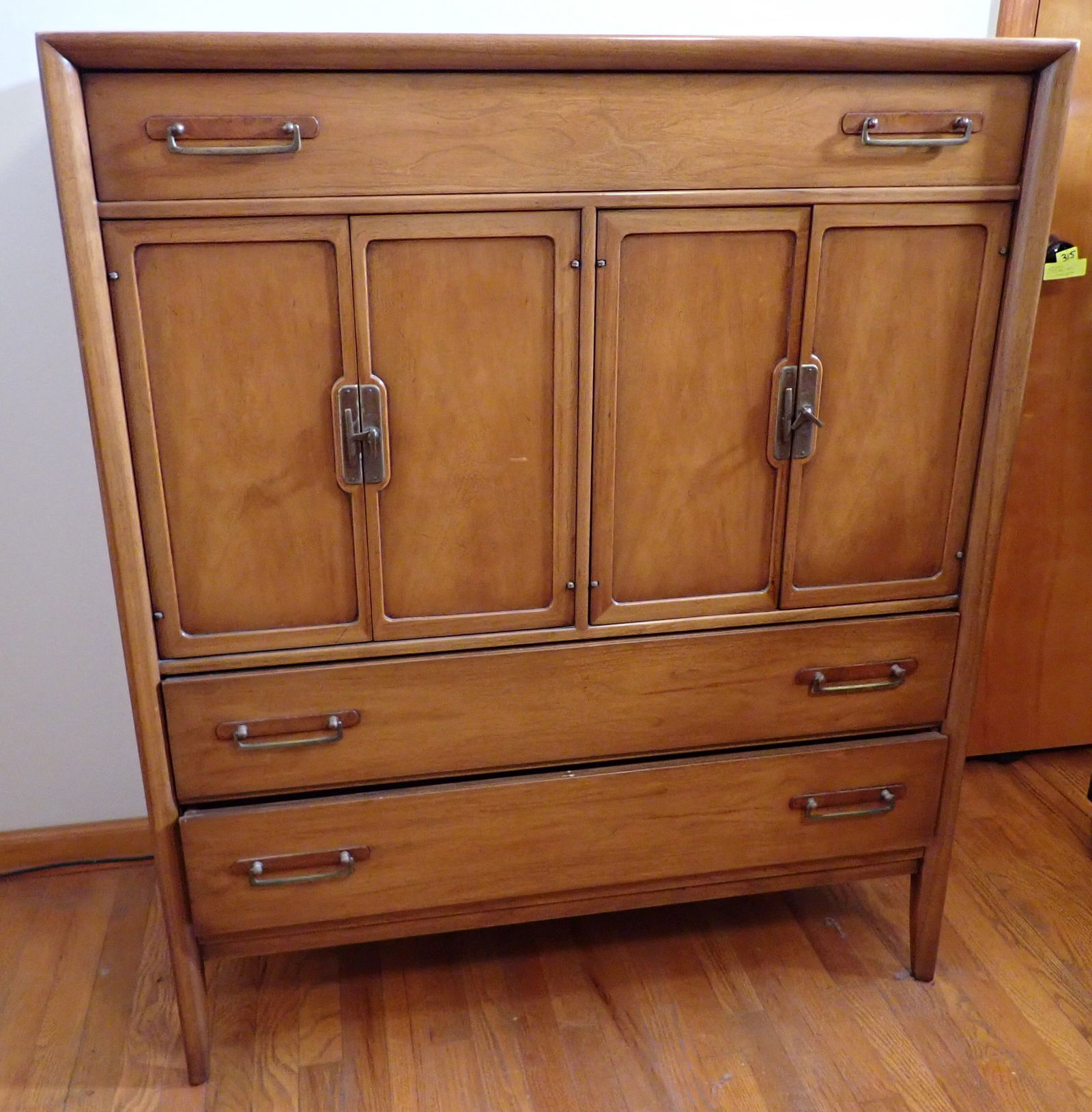 Drexel Dresser Lingerie Chest & Nightstands (1 of 6)