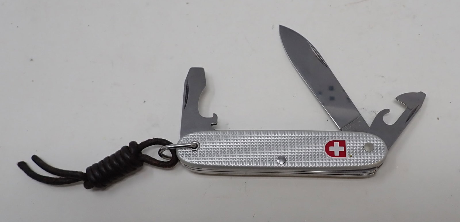 Wenger Swiss Army Knife: Approx 3 5/8" long ( closed)