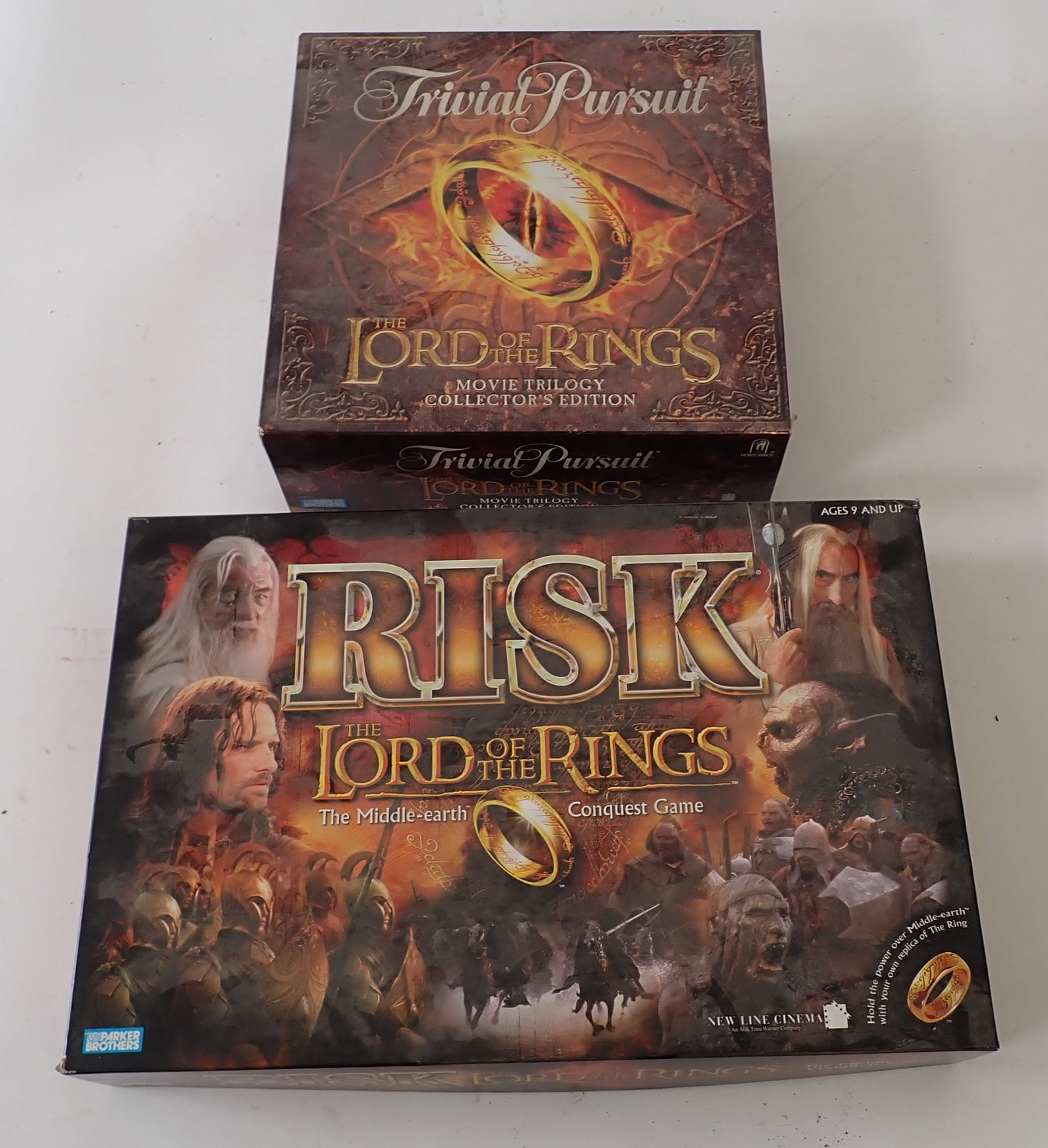The Lord of The Rings Trivial Pursuit & Risk Games: 2 games. We do not guarantee they are complete. Sold as pictured