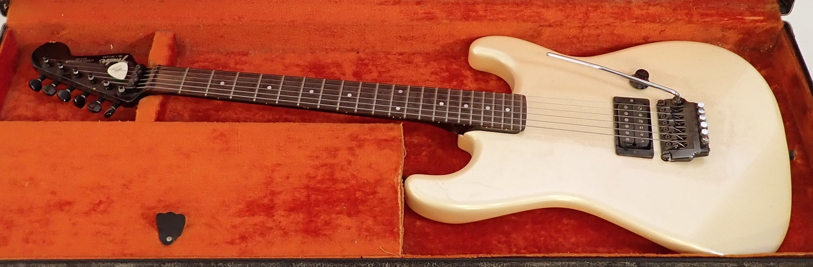 Fender Stratocaster w/ Hard Case (1 of 20)