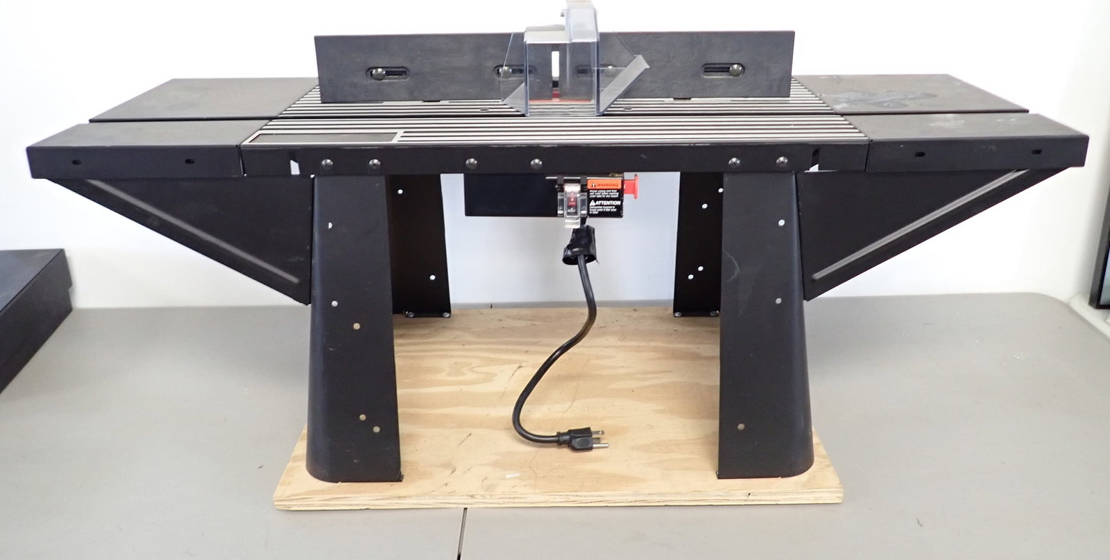 Router Table (1 of 3)