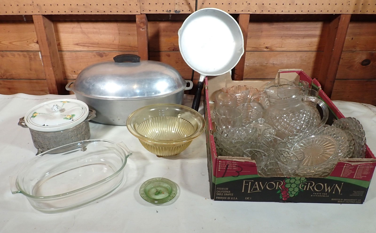 Aluminum Roaster Pyrex Casserole Depression & Misc (1 of 5)