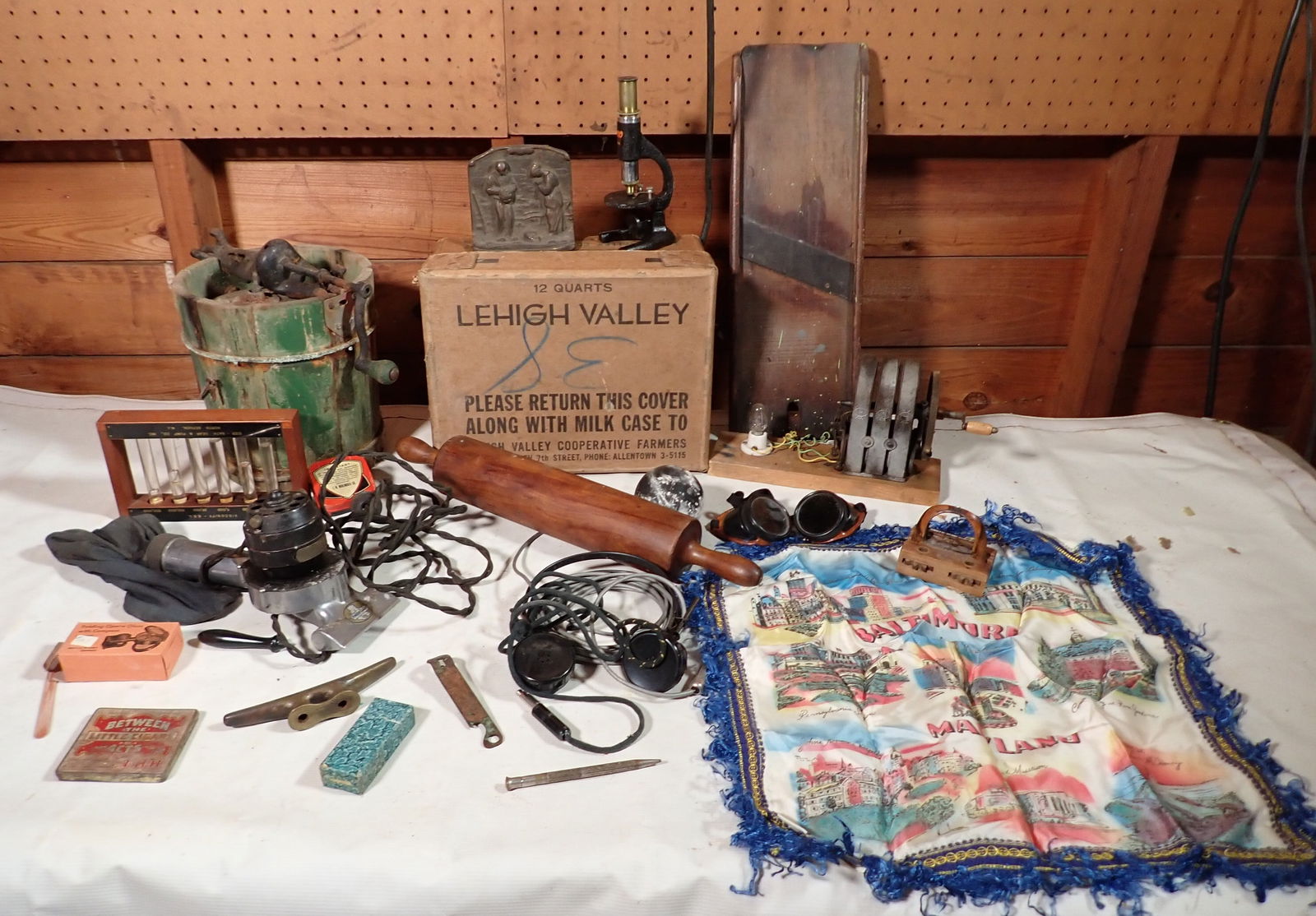 Lehigh Valley Dairy Box Rolling Pin & Misc (1 of 9)