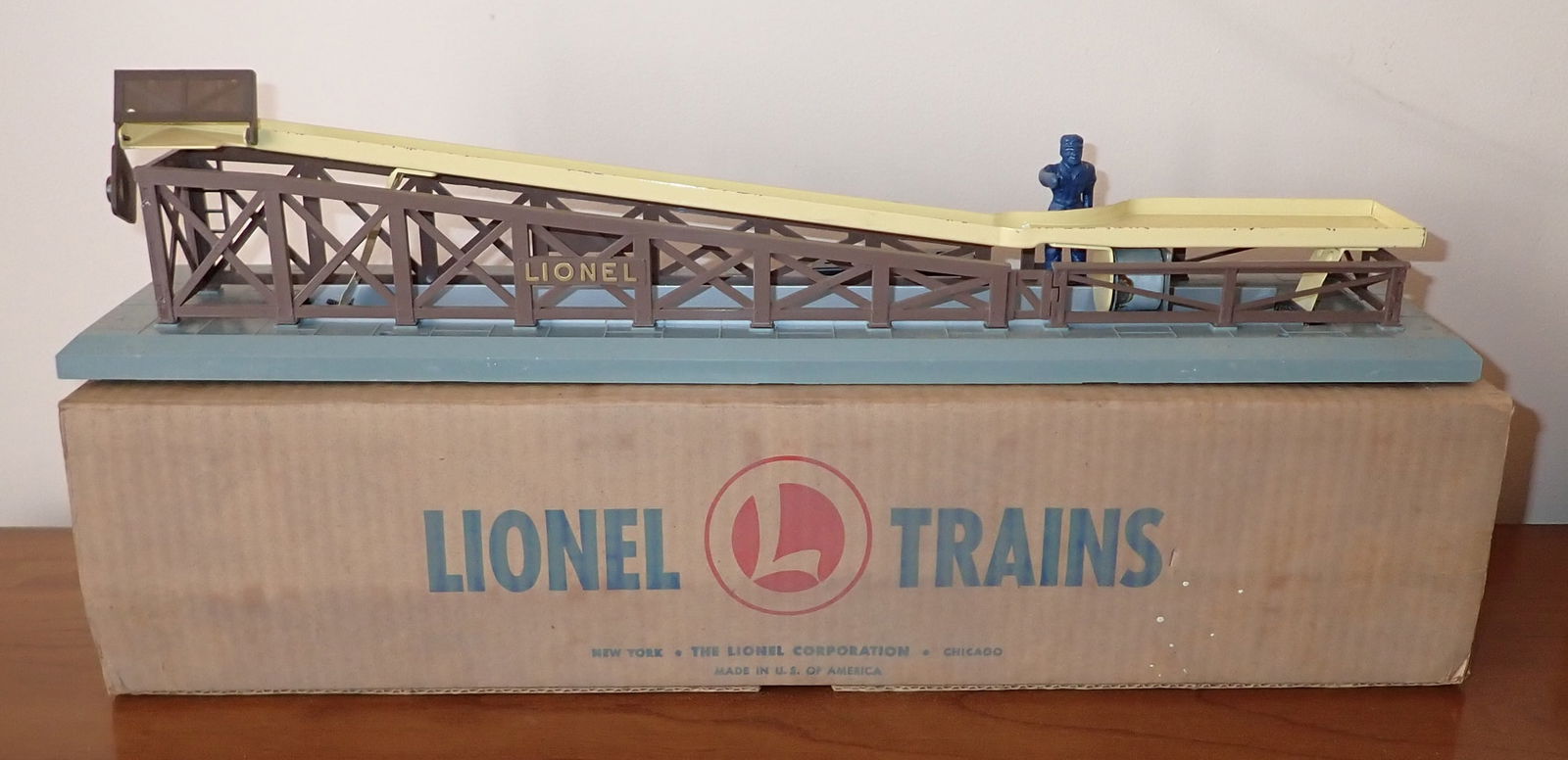 Lionel 362 Barrel Loader (1 of 4)