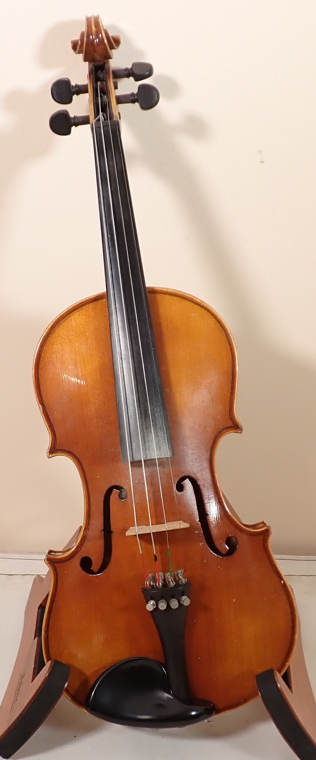 Antonius Stradivarious Copy Violin (1 of 17)