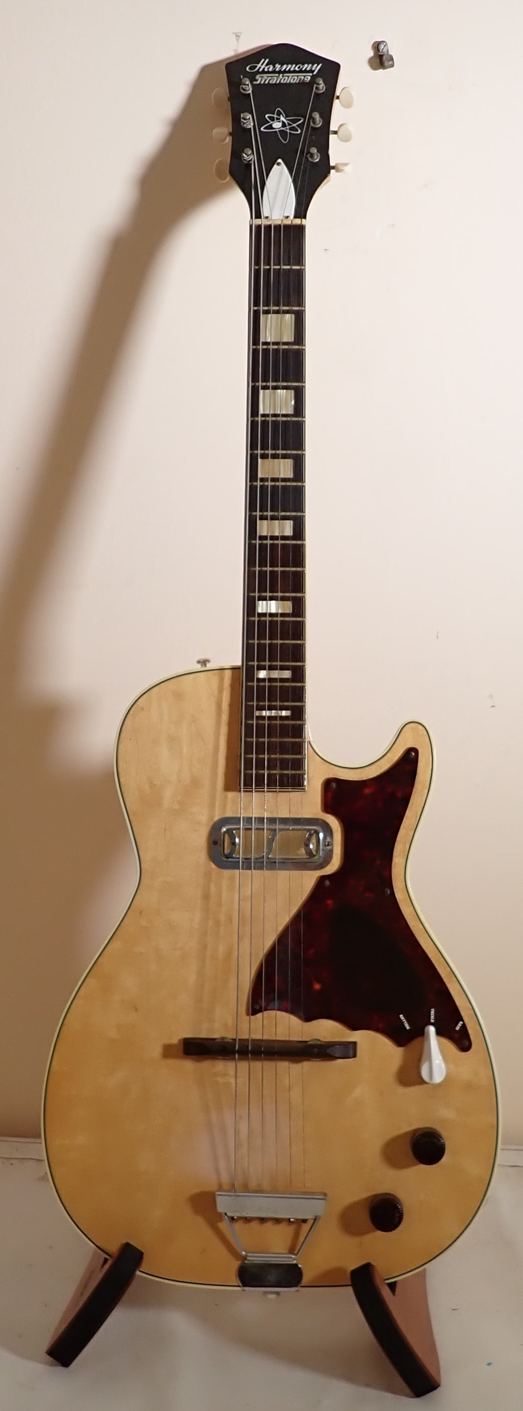 Harmony Stratotone Guitar (1 of 16)