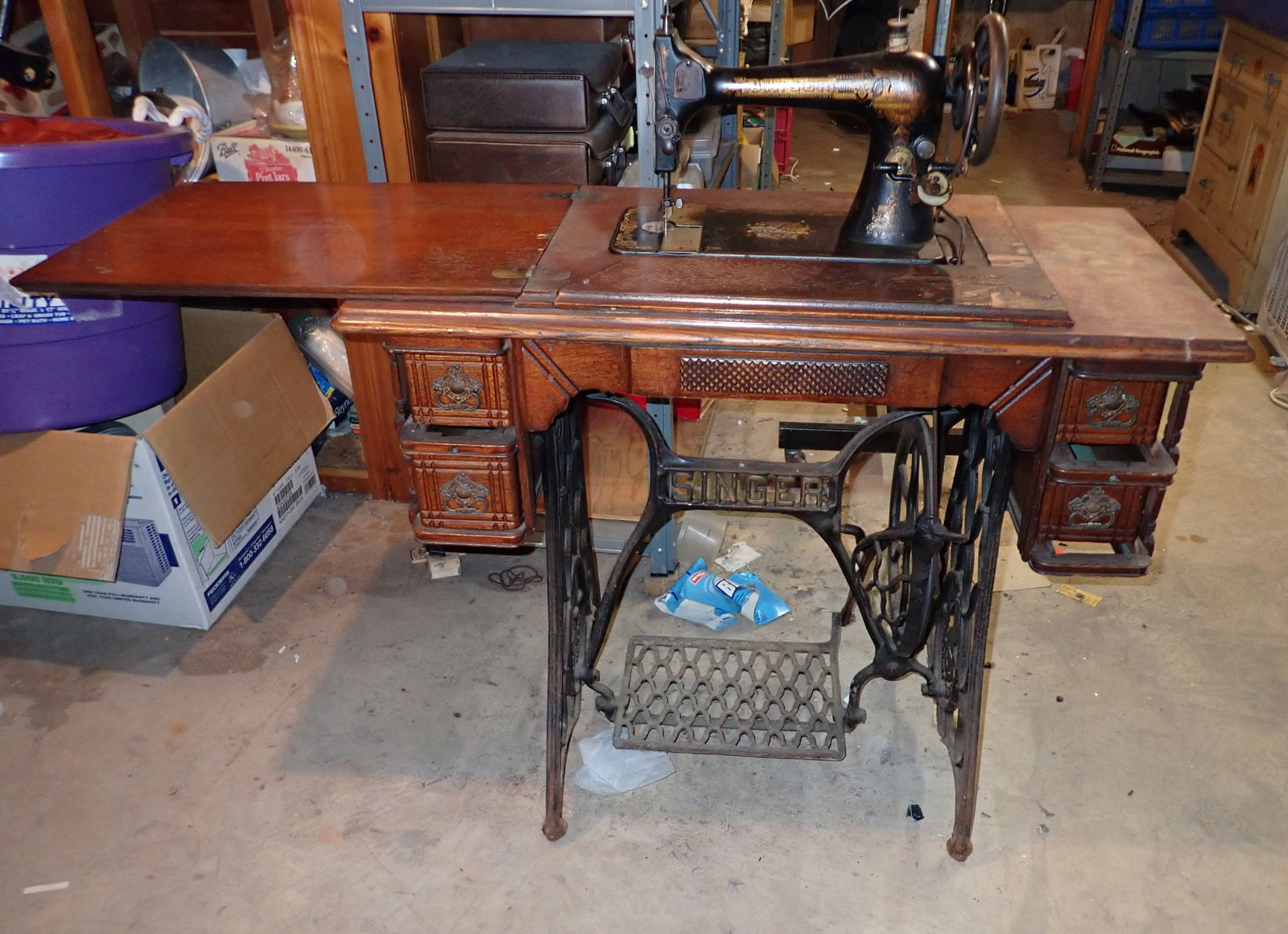 Singer Treadle Sewing Machine (1 of 9)