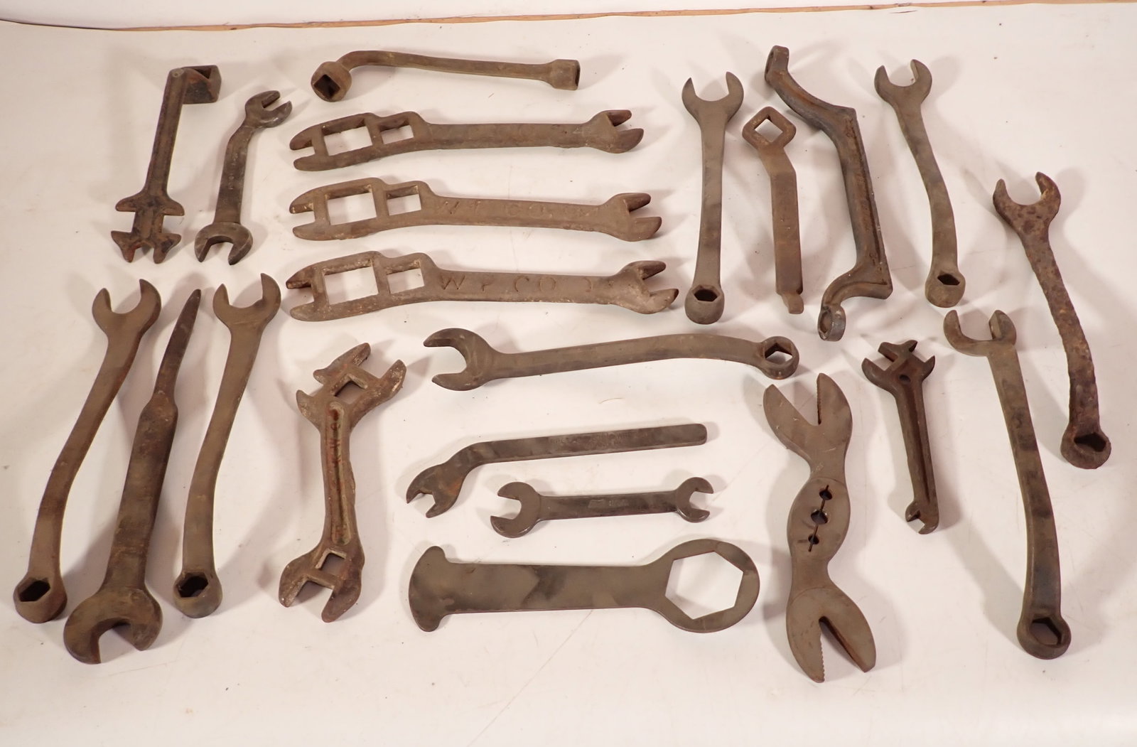 Antique & Vintage Wrenches incl Ford (1 of 6)
