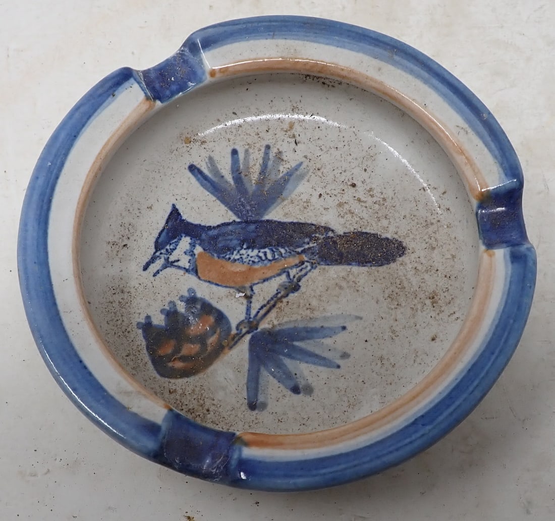 Louisville Pottery Ashtray: Apprx 5 1/2" in diameter