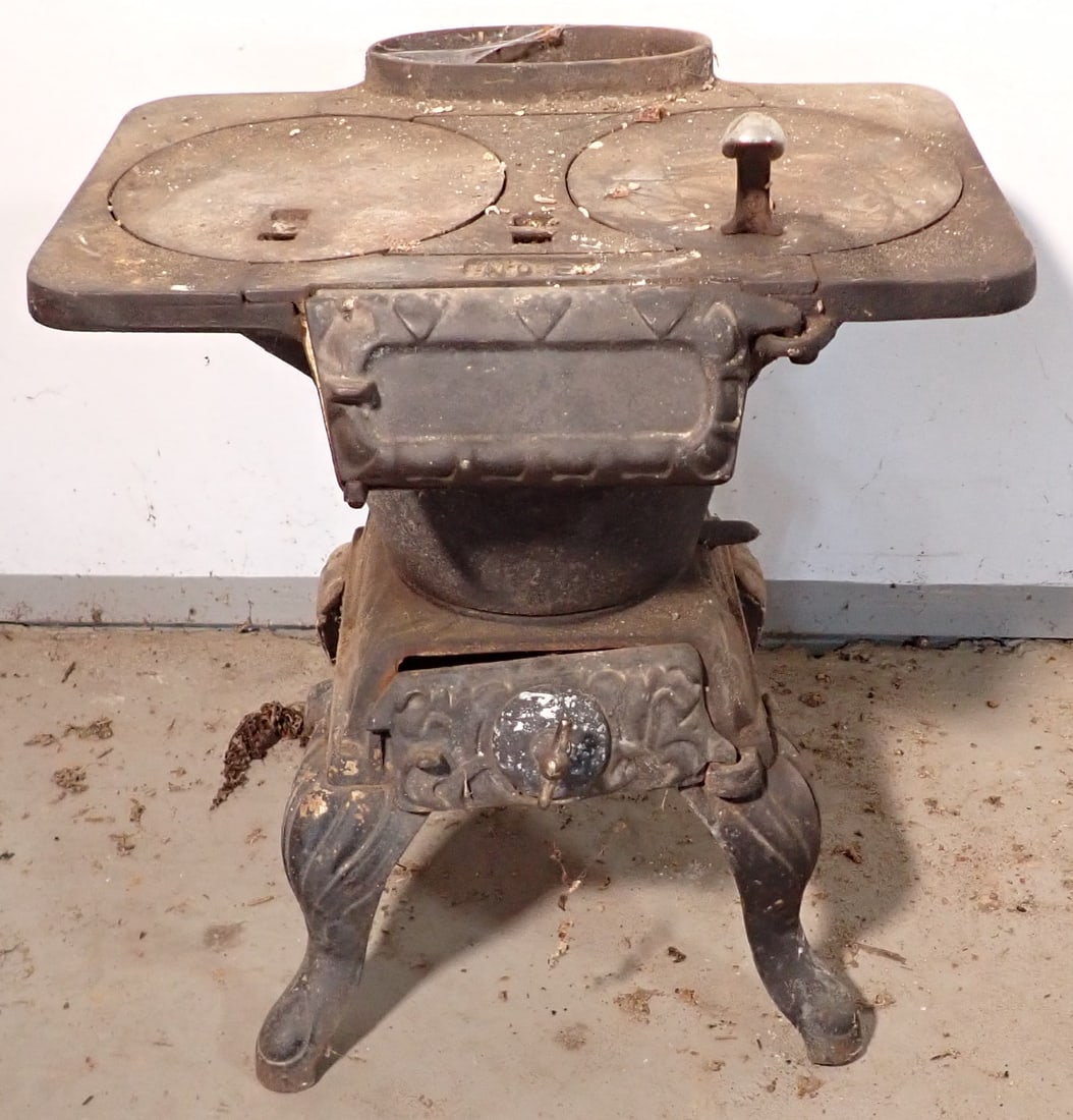 Cast Iron No. 8 Caboose Stove (1 of 3)