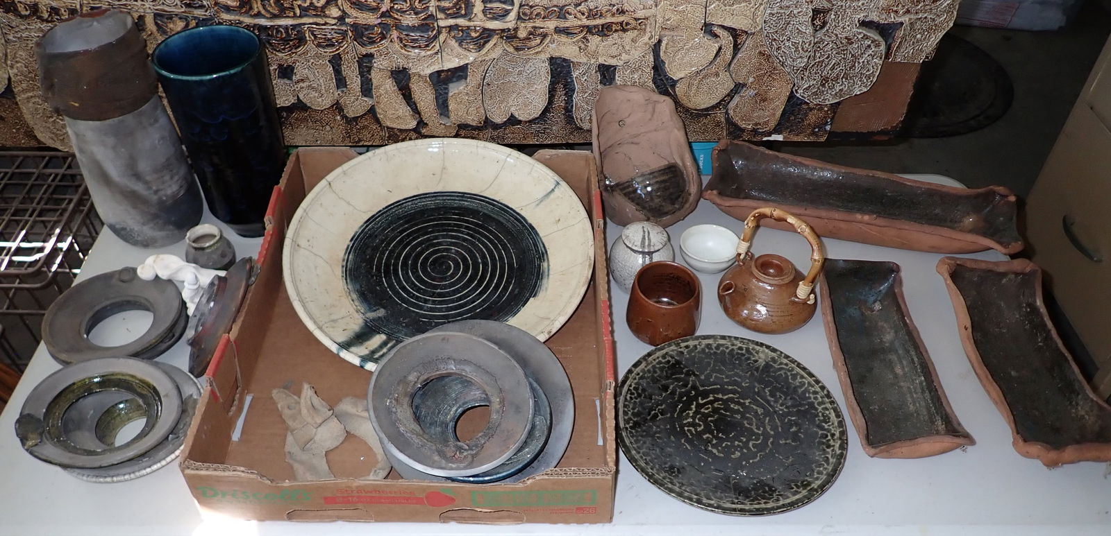 Wall Pocket Planters Platter Trays Misc Pottery (1 of 10)