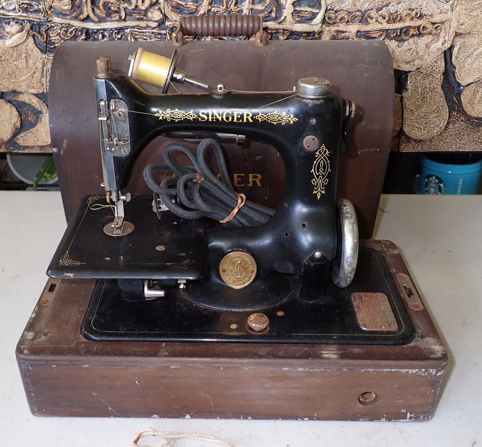 Singer Sewing Machine (1 of 6)