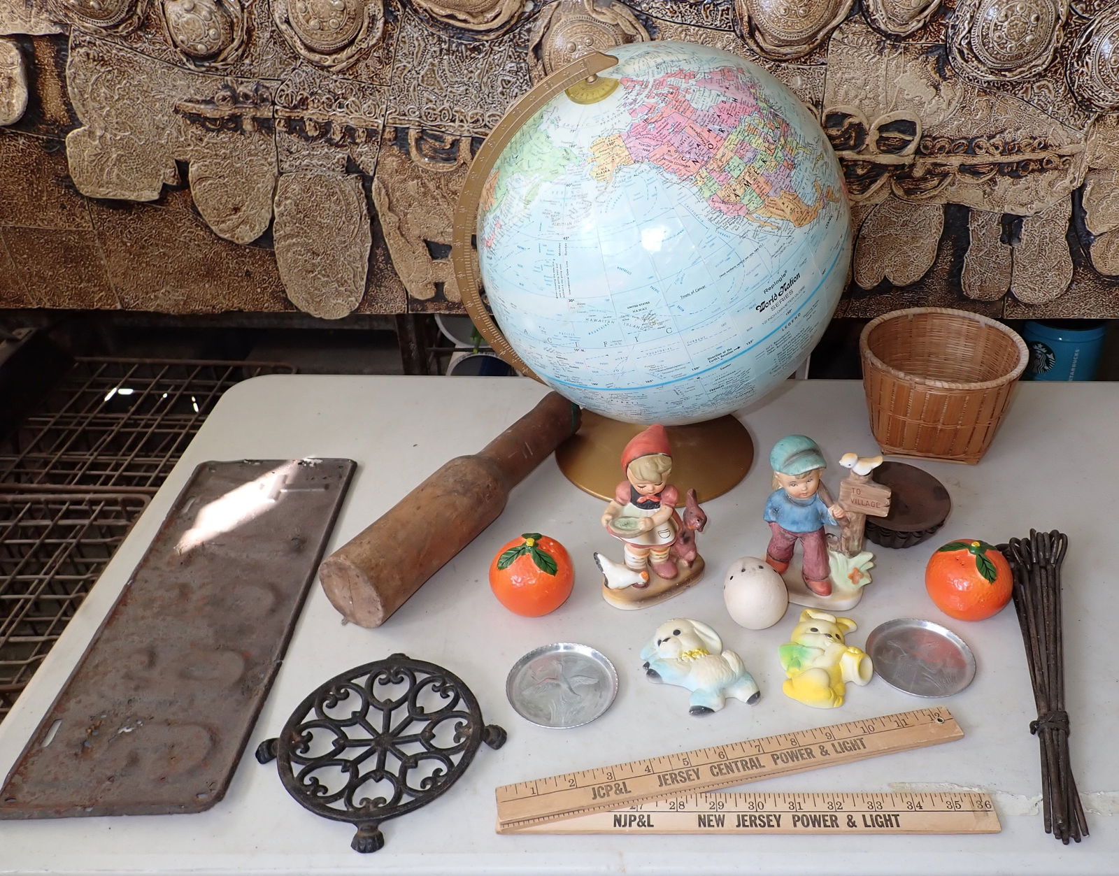 Globe Figures Chalkware Plaques & Misc (1 of 5)