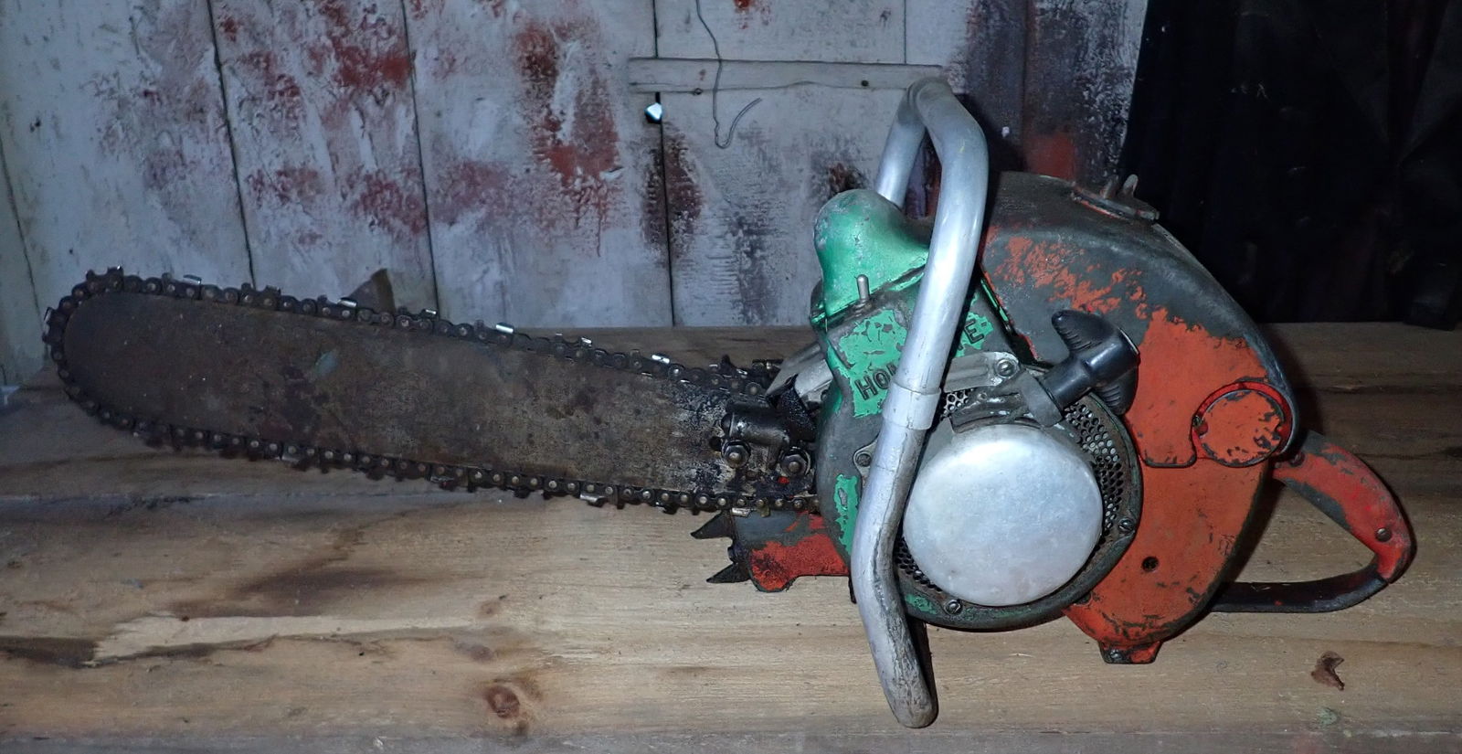 Vintage Homelite Model 17 Chainsaw (1 of 4)