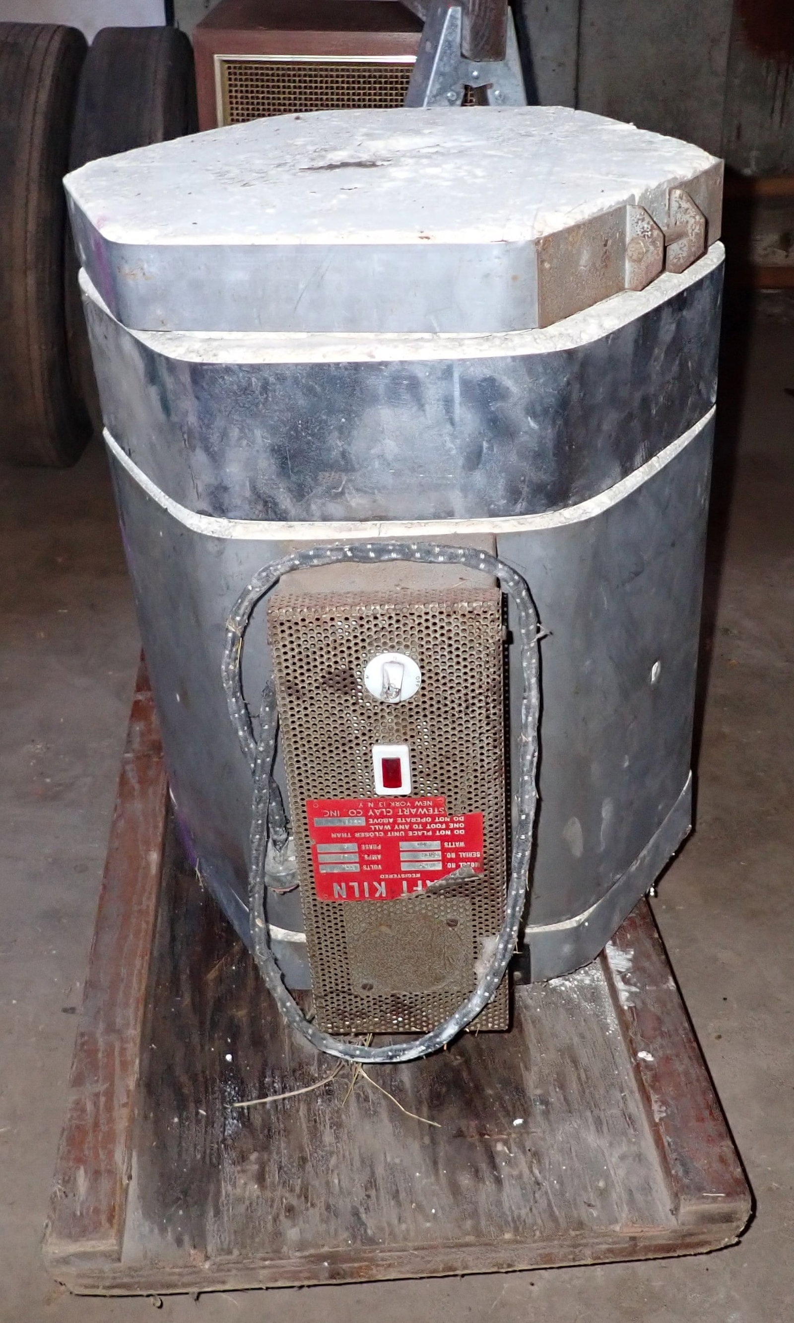 Craft Kiln: Approx 18 1/2" x 18 1/2" x 22" tall. Includes creeper it is on. No shipping ! Bring help to load