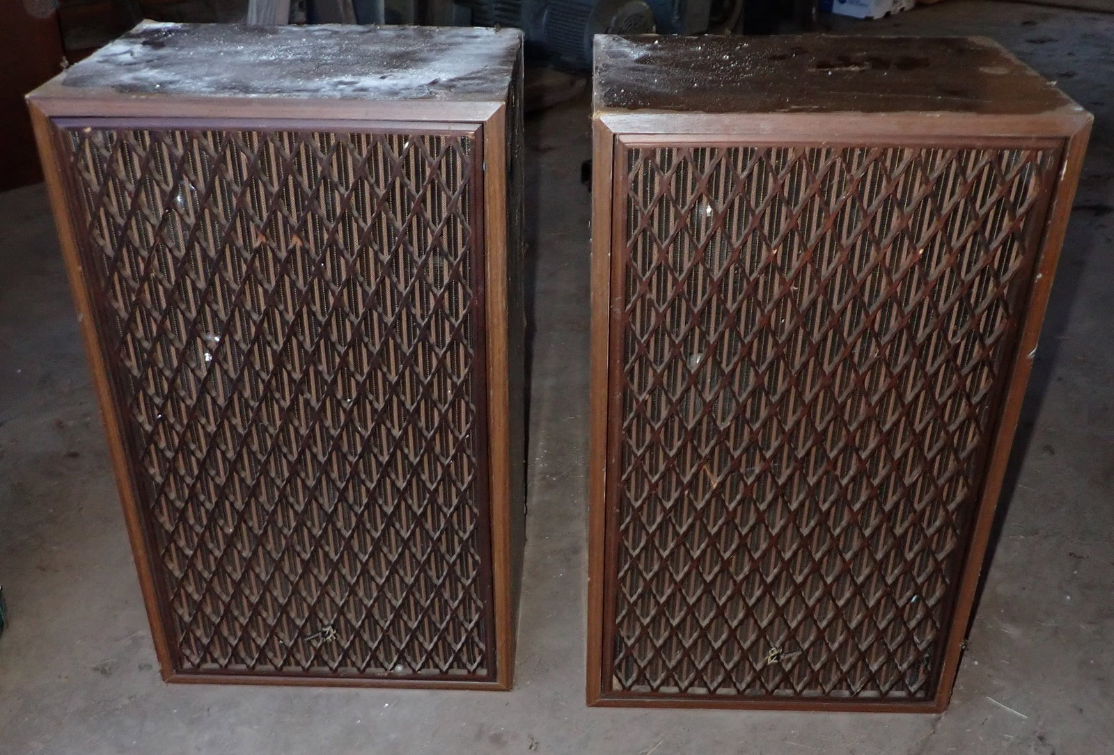 Sansui SP2500X Speakers: Approx 11"x 15 1/4" x 25 1/4". NO SHIPPING