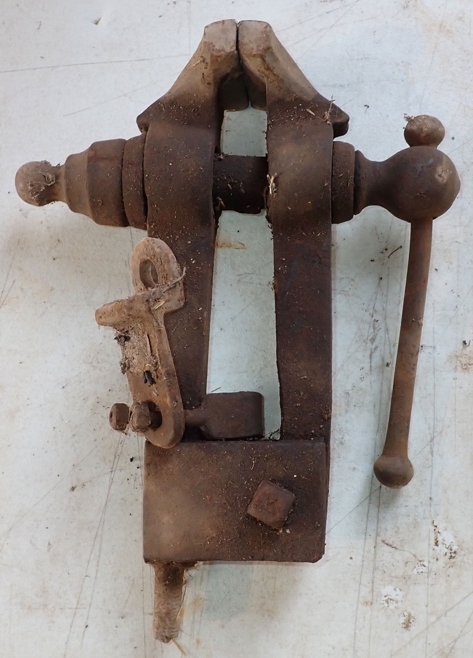 Blacksmith Post Vise (1 of 4)