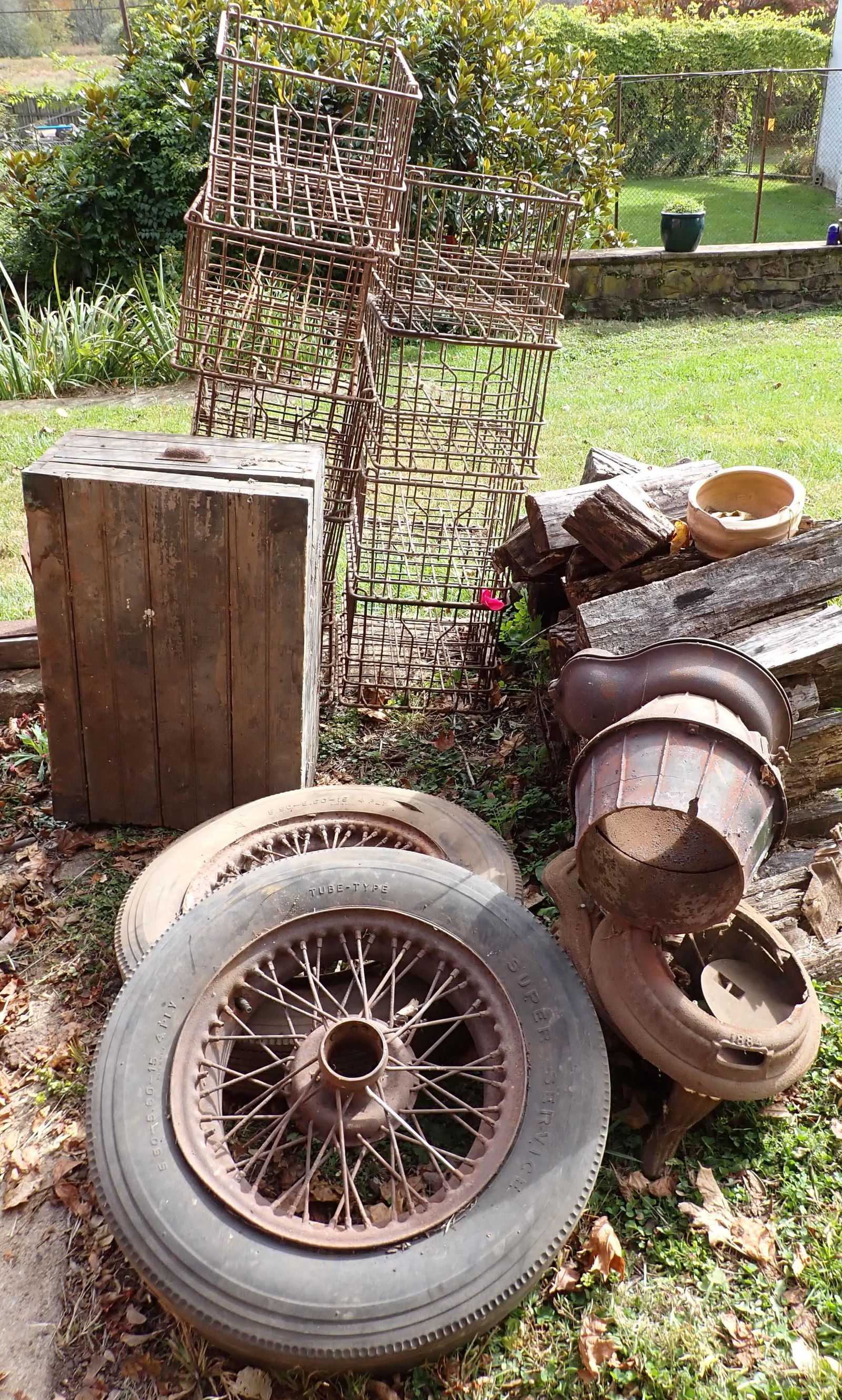 9 Milk Bottle Wire Crates & Misc (1 of 6)