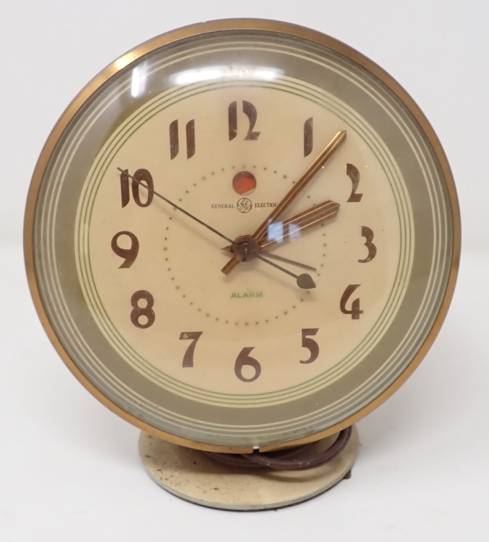 Vintage General Electric Alarm Clock (1 of 2)