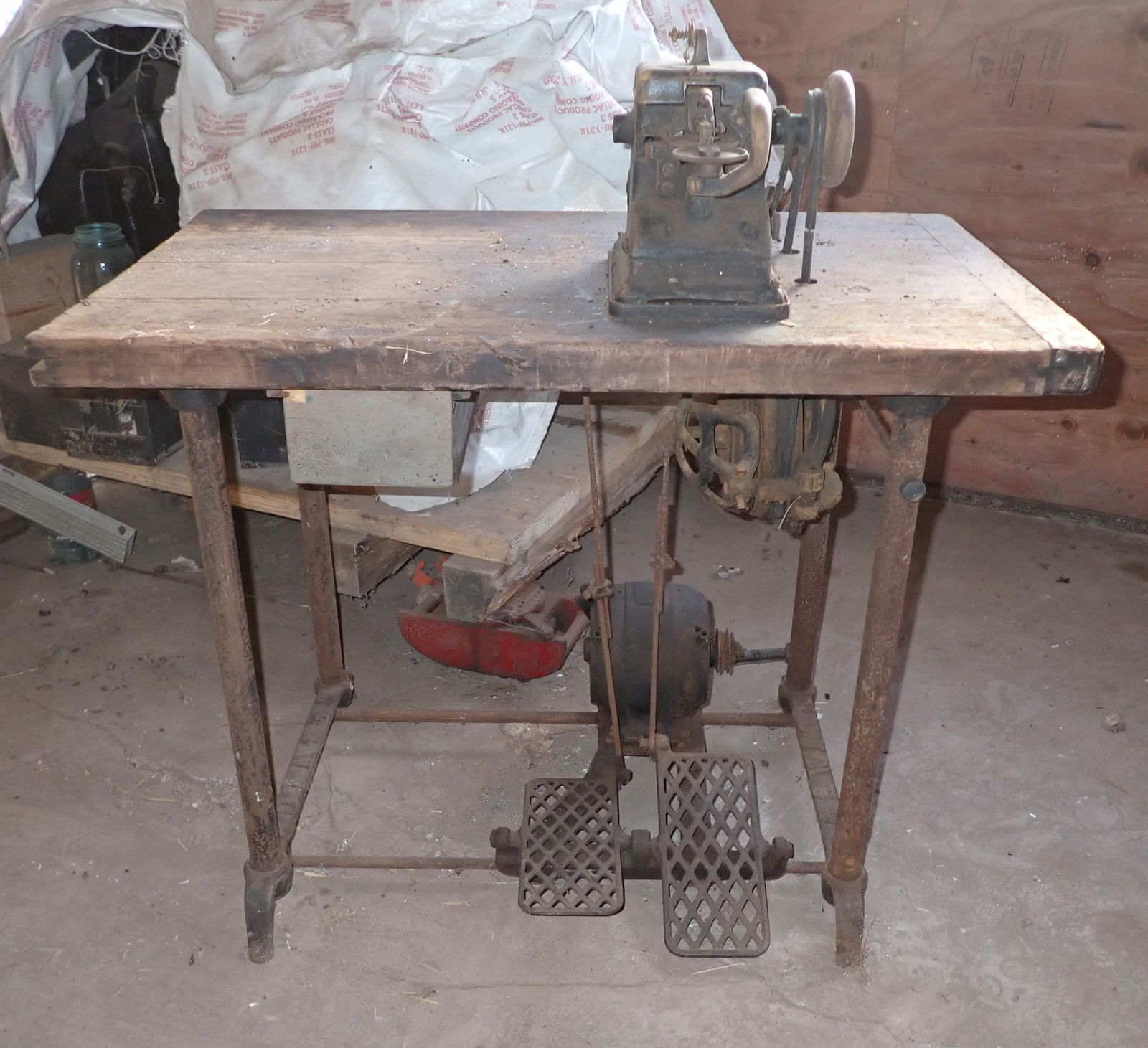 Osann Fur Sewing Machine (1 of 8)