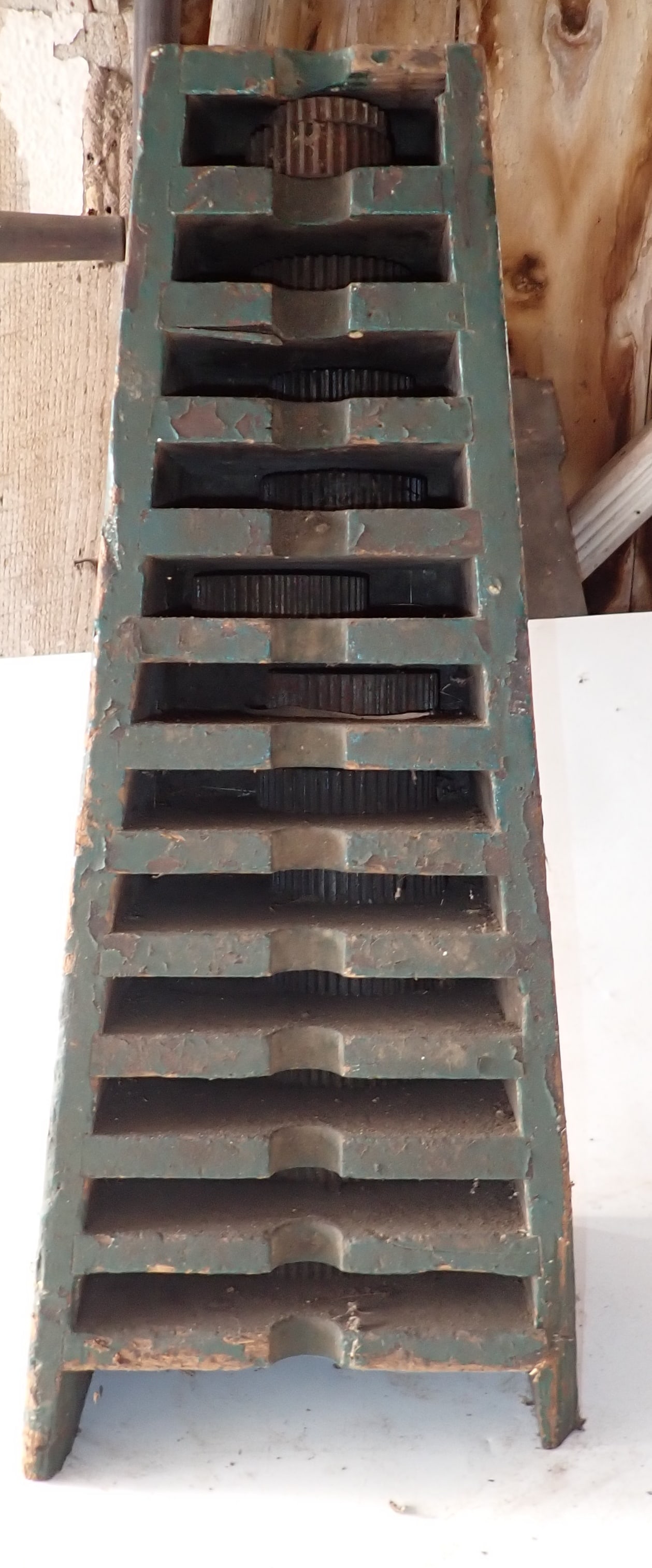 Sorting Shelf in Green Paint w/ Gears (1 of 8)