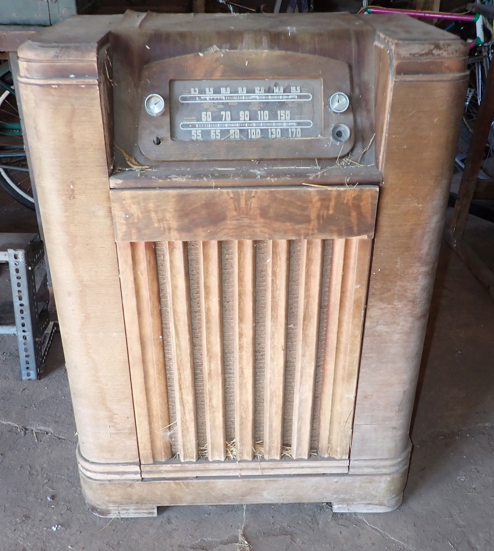 Philco Console Radio (1 of 3)