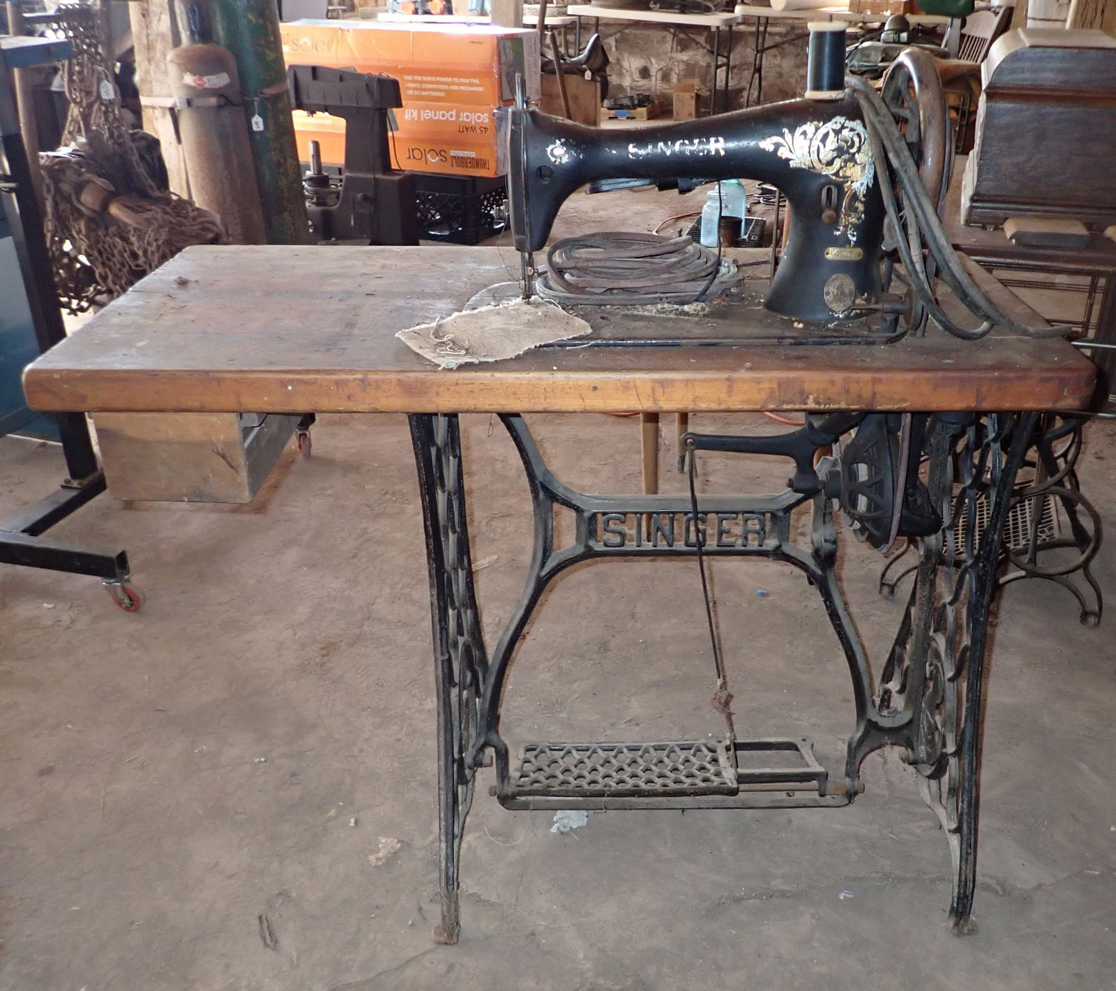 Singer 42-5 Sewing Machine: No shipping ! Bring help to load