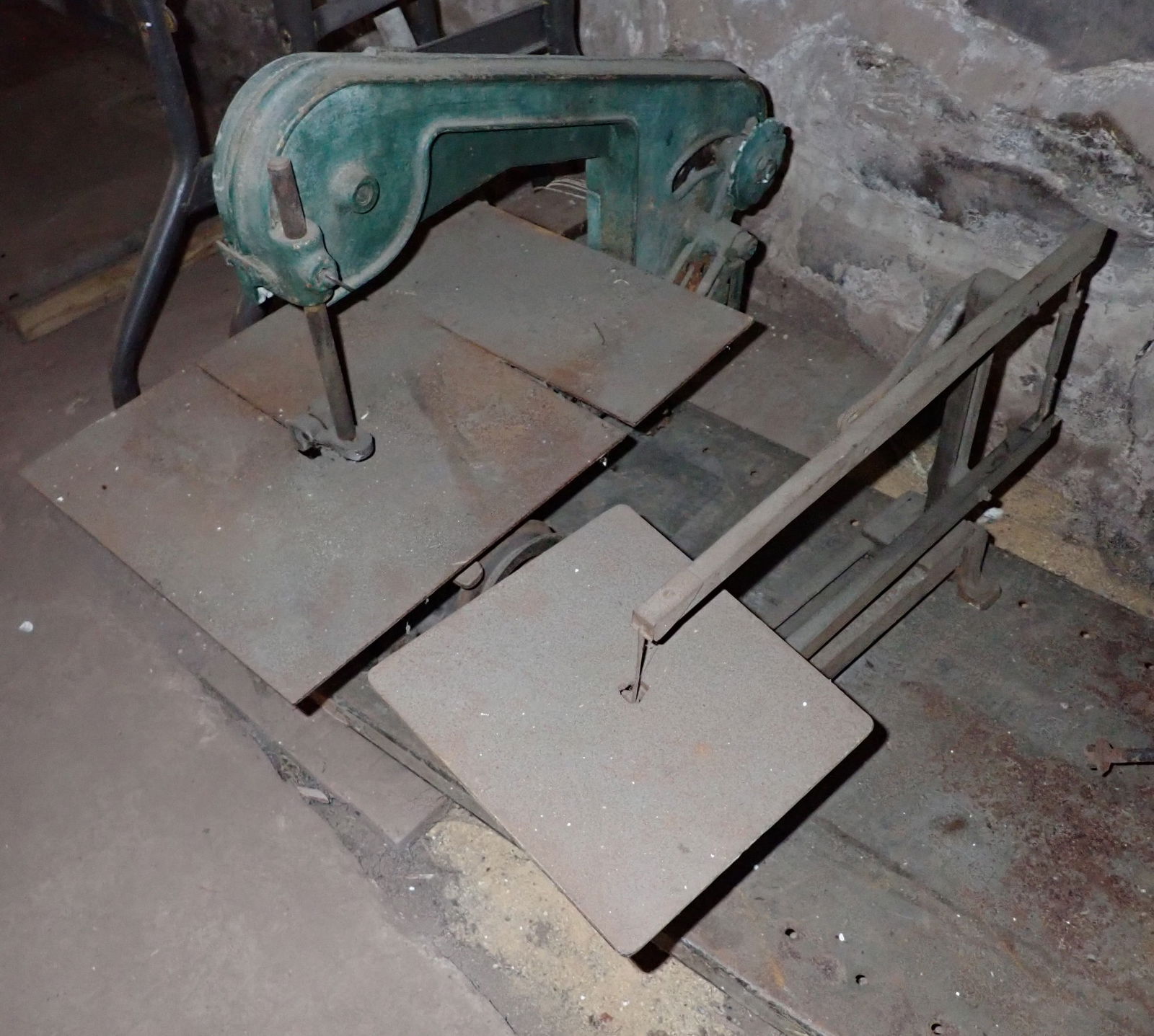 2 Scroll Saws (1 of 3)