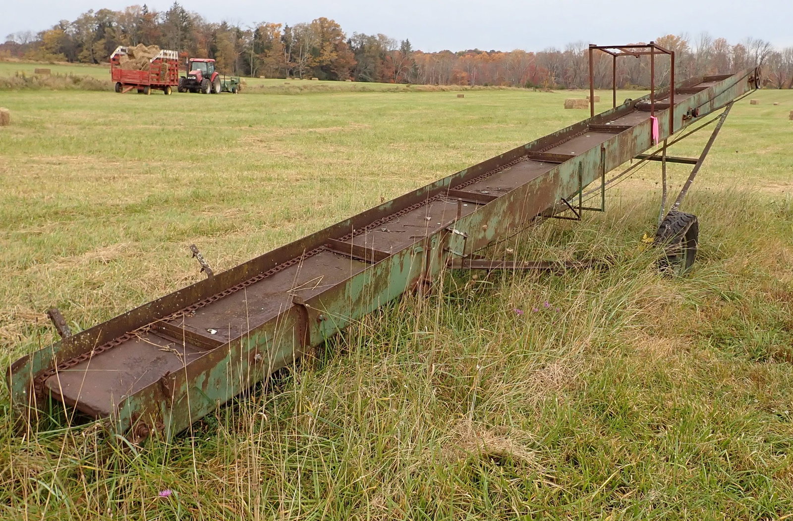 Hay Elevator: Apprx 30' long. No shipping !