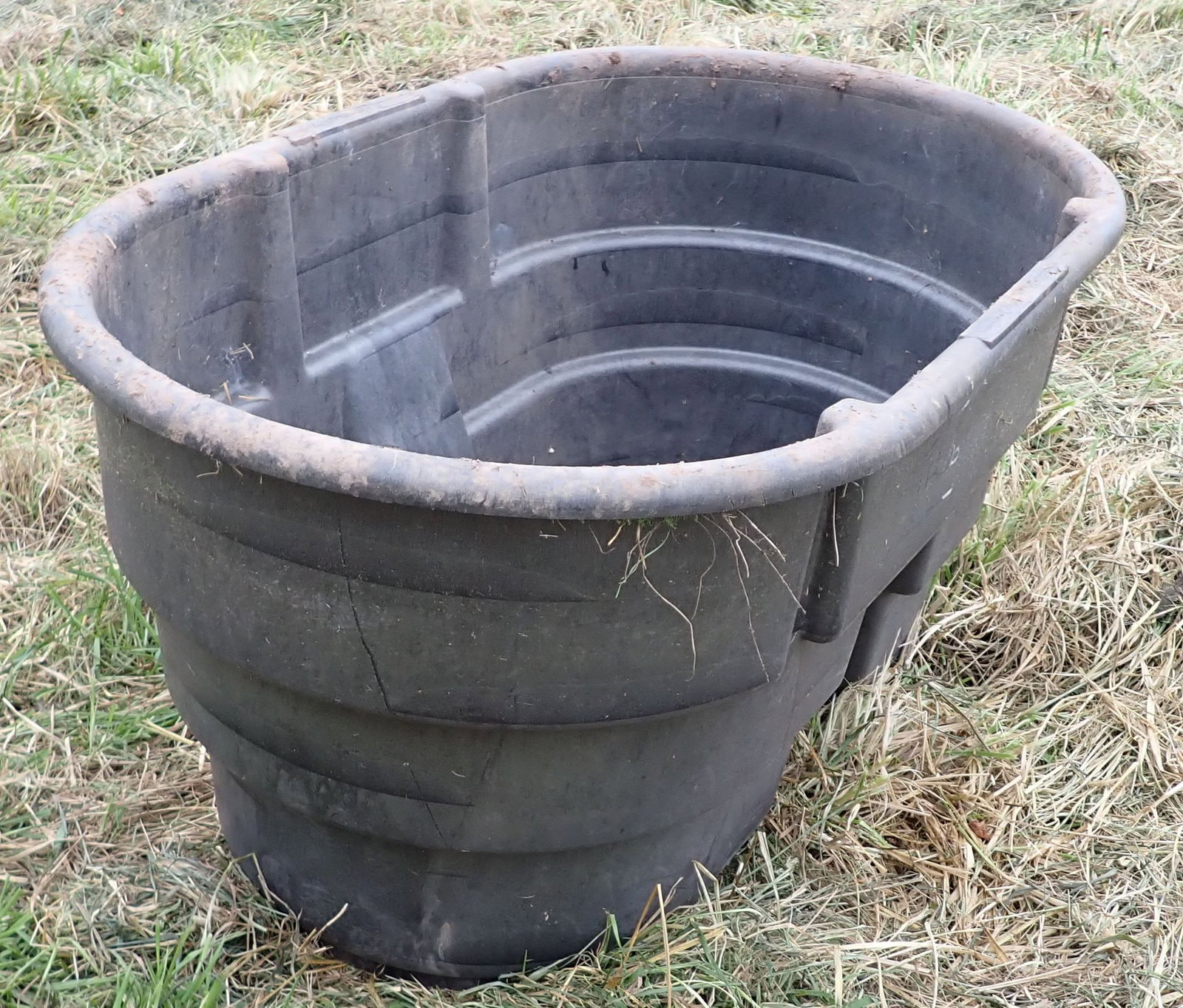 Rubbermaid Stock Tank: Approx 31 1/2" x 52" x 26 1/2". No plug in it