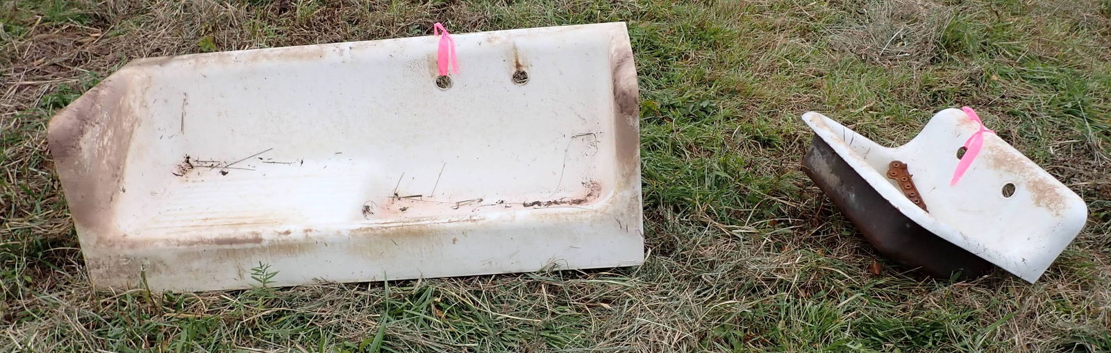 Cast Iron Enameled Farm Sinks (1 of 3)