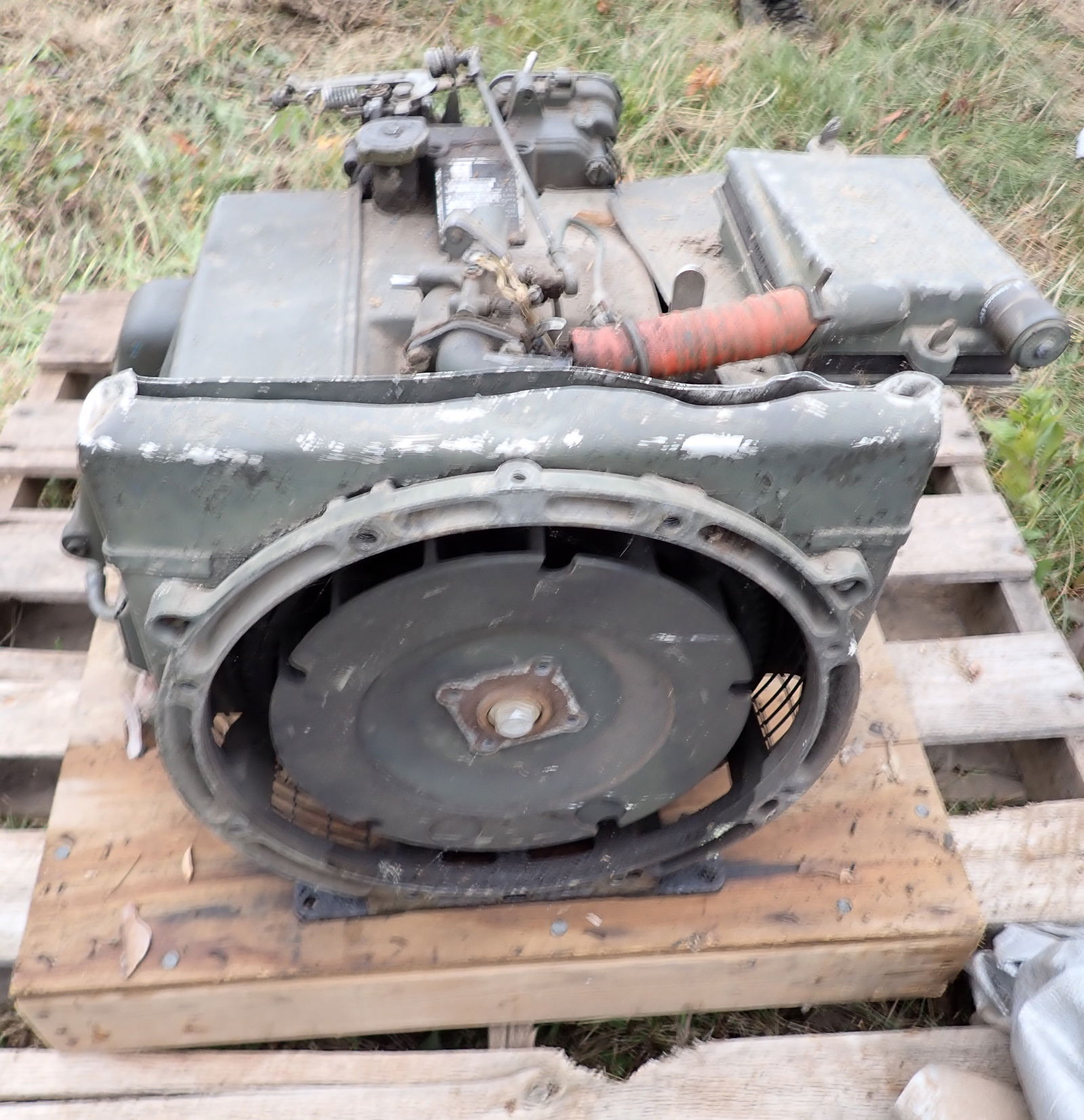 Military Chrysler 4 Cylinder Outboard Motor (1 of 13)