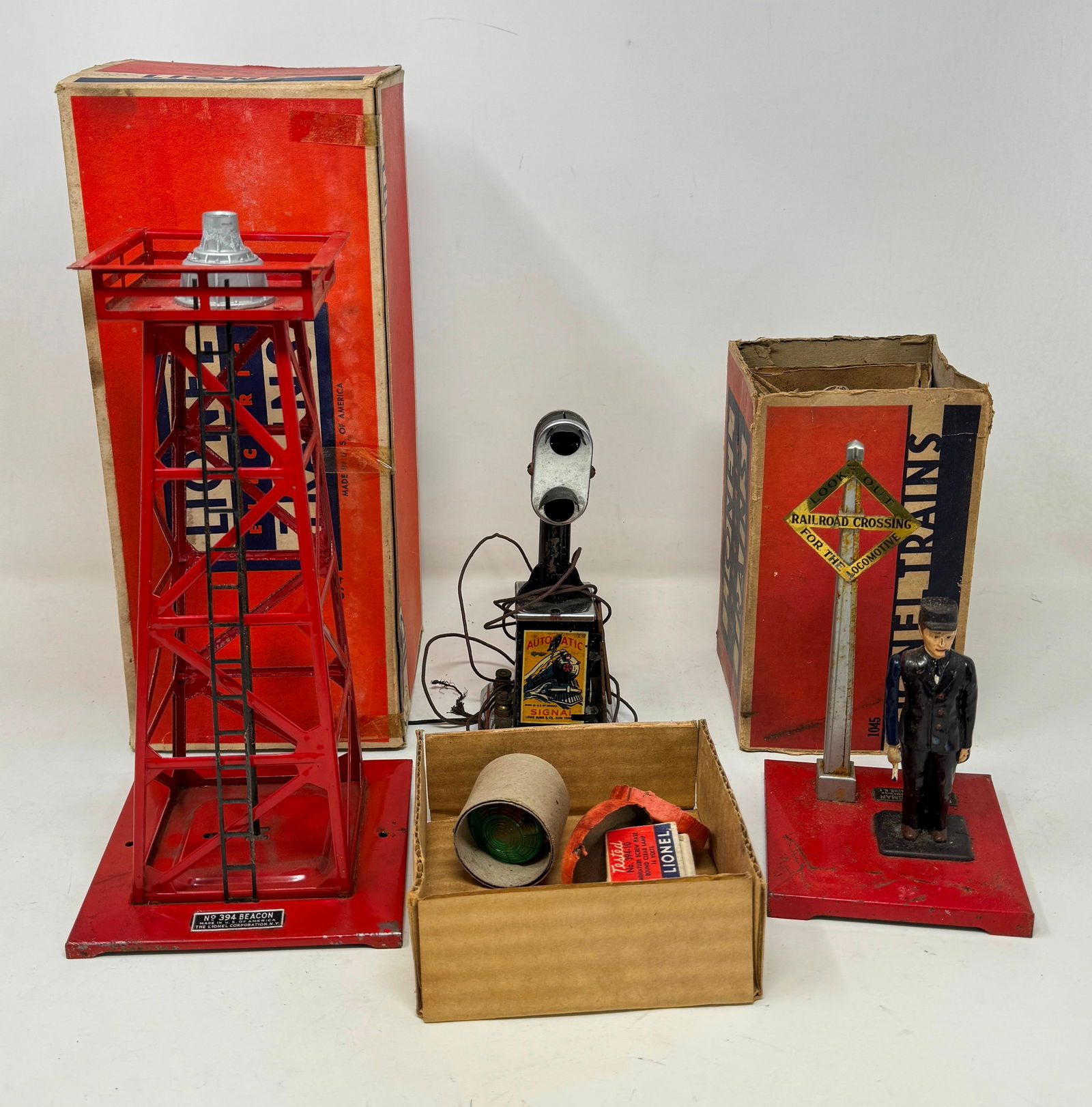 Lionel 1045 Flagman 394 Beacon Marx Signal (1 of 4)